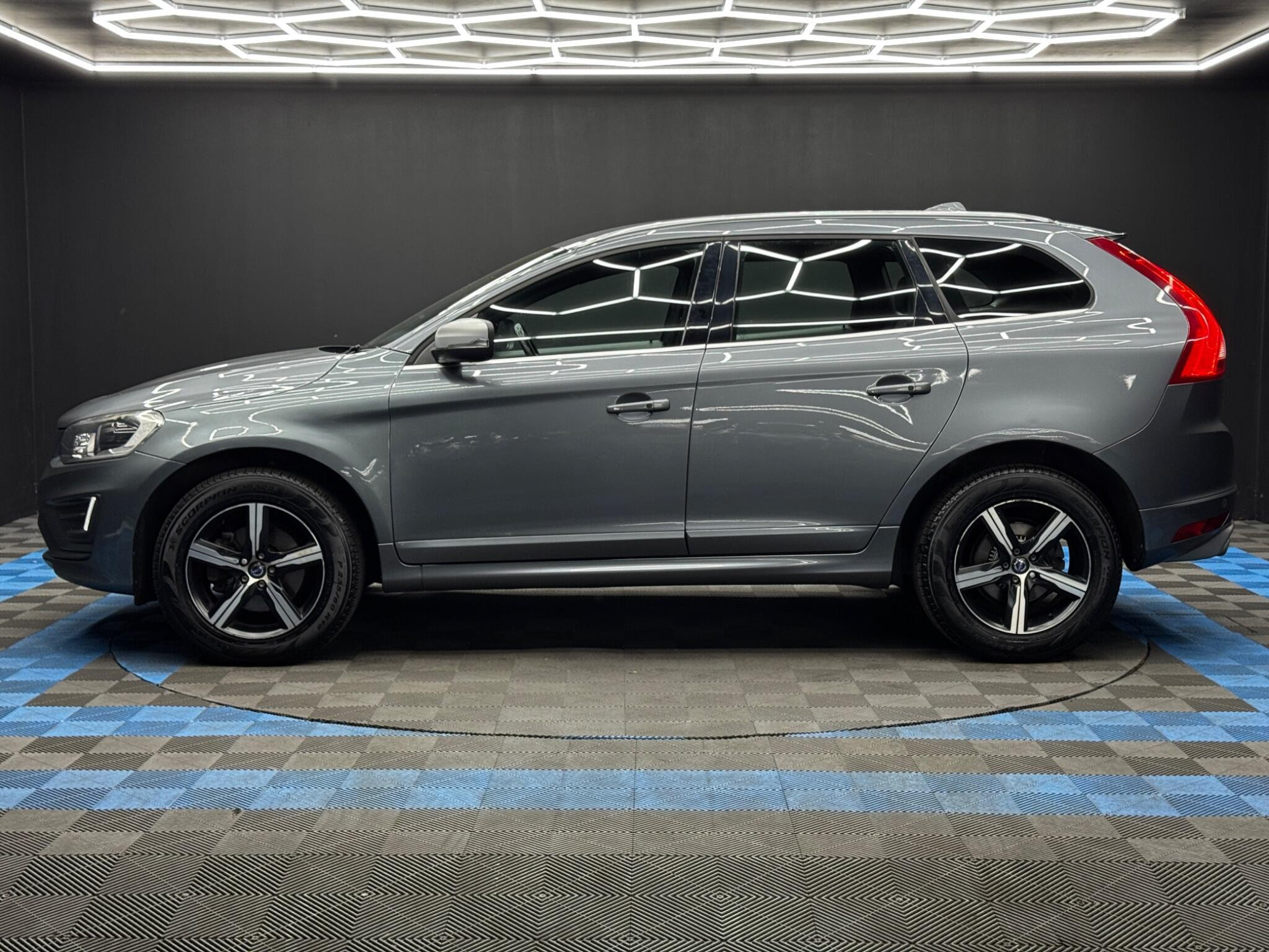 Volvo XC60 2.0 D4 R-Design Lux Nav Auto Euro 6 (s/s) 5dr 5dr Automatic 2026