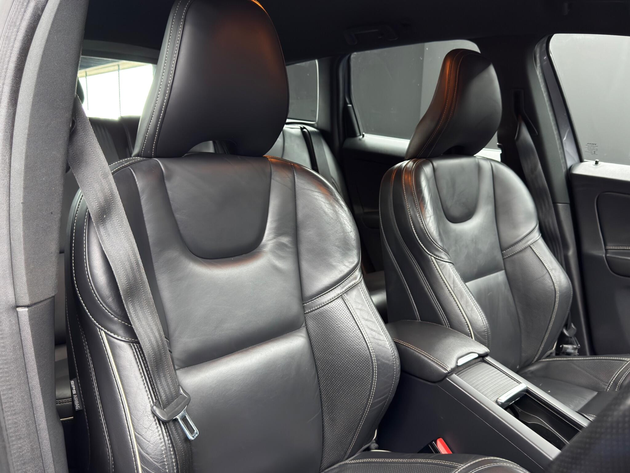 Volvo XC60 2.0 D4 R-Design Lux Nav Auto Euro 6 (s/s) 5dr 5dr Automatic 2026