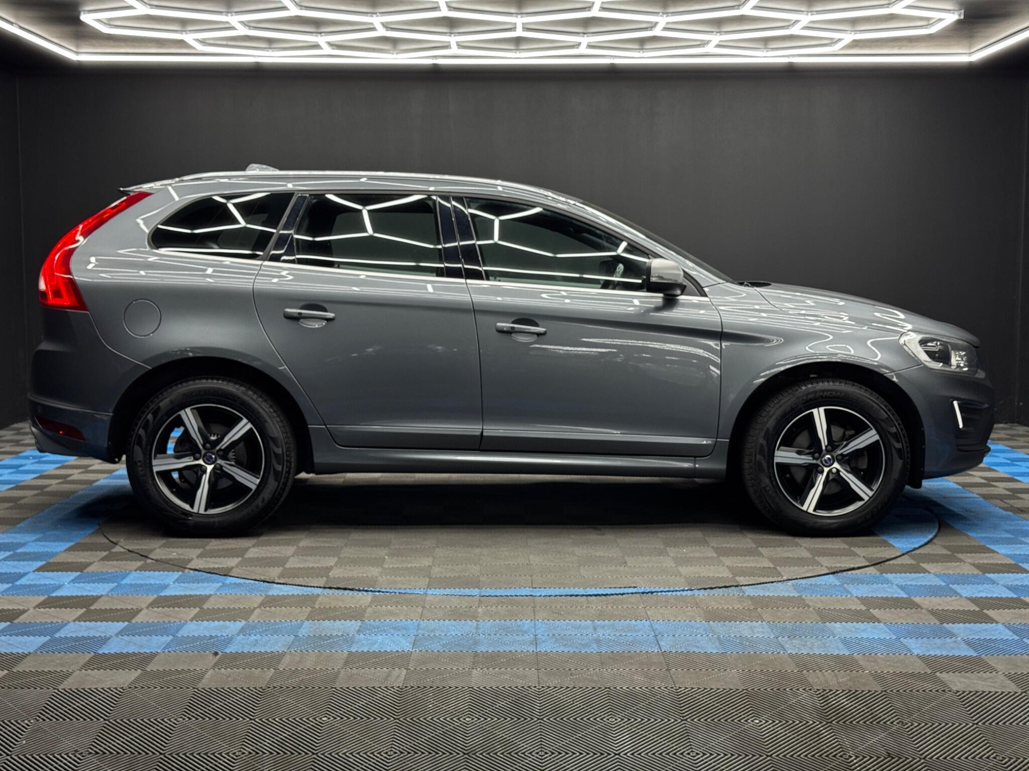 Volvo XC60 2.0 D4 R-Design Lux Nav Auto Euro 6 (s/s) 5dr 5dr Automatic 2026