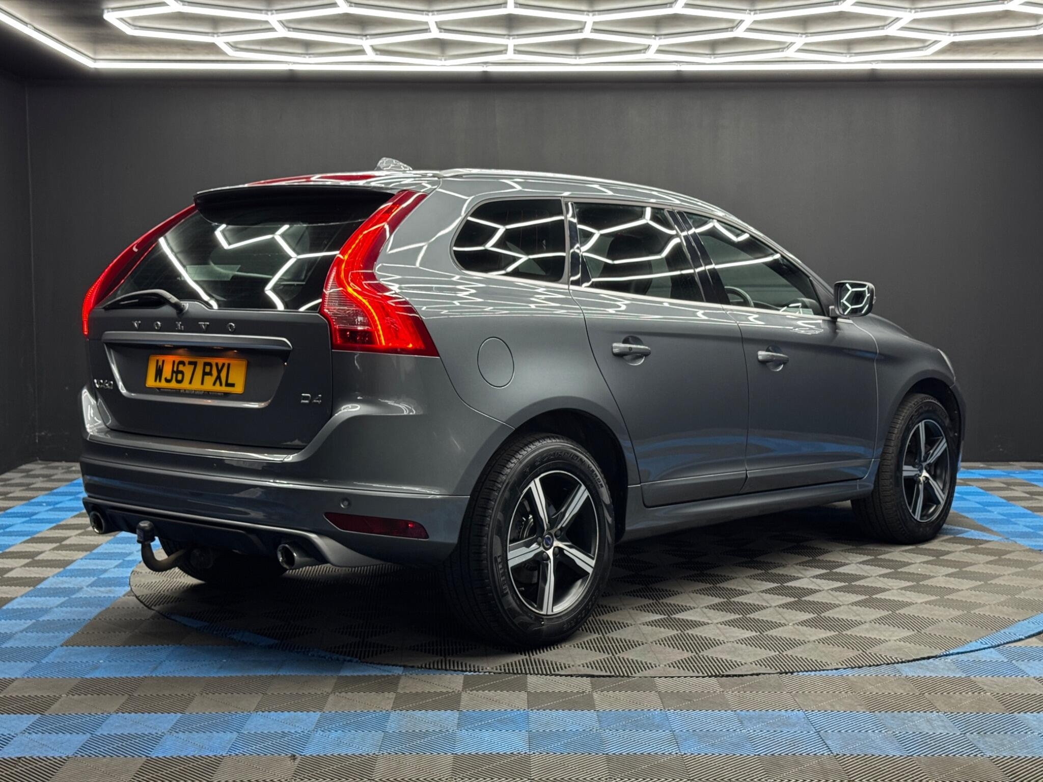 Volvo XC60 2.0 D4 R-Design Lux Nav Auto Euro 6 (s/s) 5dr 5dr Automatic 2026
