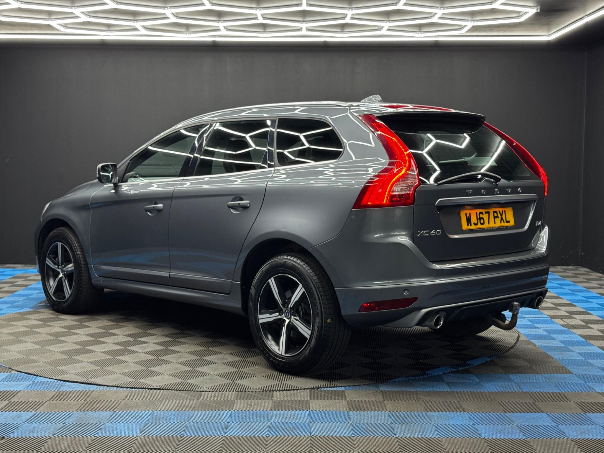 Volvo XC60 2.0 D4 R-Design Lux Nav Auto Euro 6 (s/s) 5dr 5dr Automatic 2026
