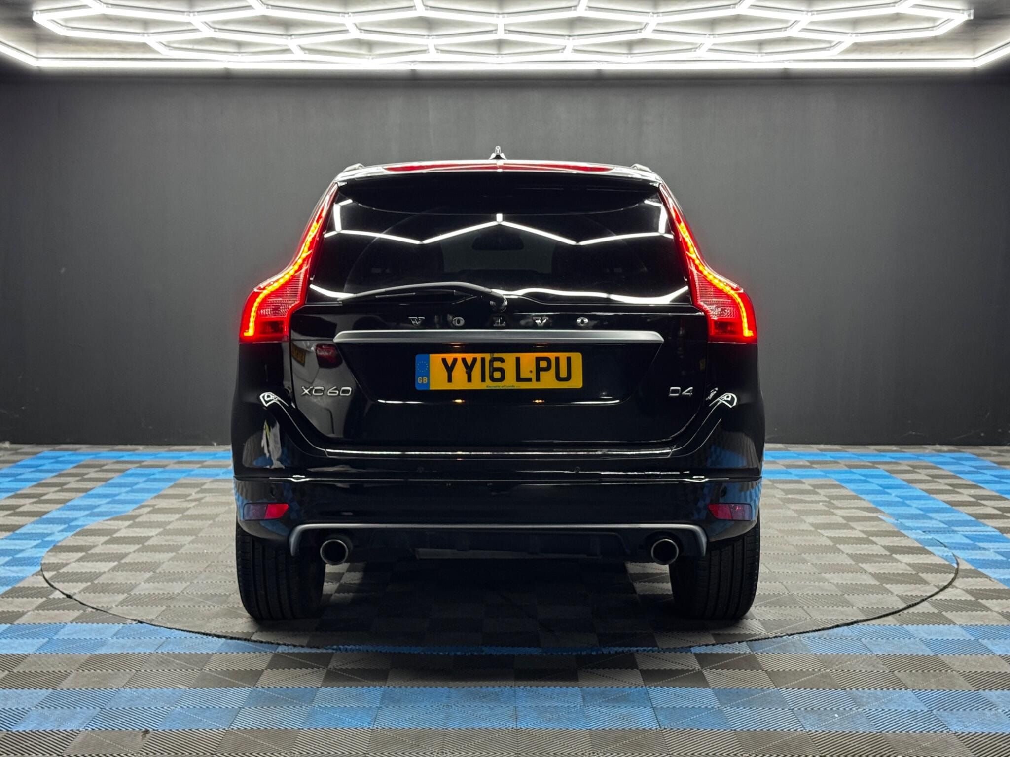 Volvo XC60 2.0 D4 R-Design Nav Auto Euro 6 (s/s) 5dr 5dr Automatic 2026