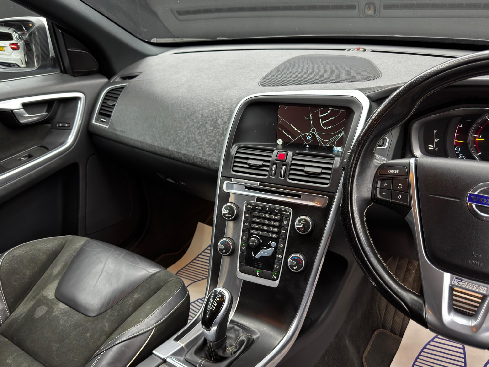 Volvo XC60 2.0 D4 R-Design Nav Auto Euro 6 (s/s) 5dr 5dr Automatic 2026