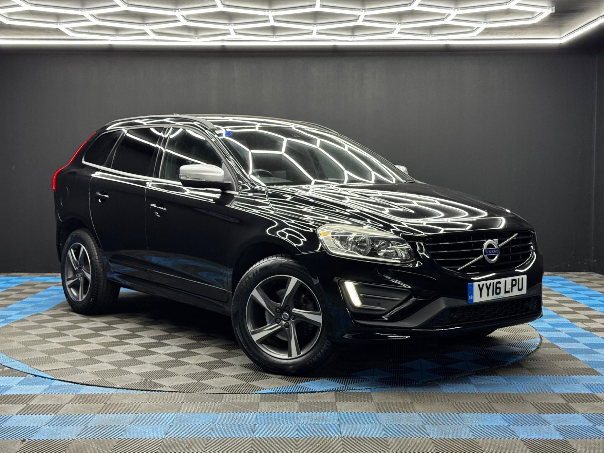 Volvo XC60 2.0 D4 R-Design Nav Auto Euro 6 (s/s) 5dr 5dr Automatic 2026