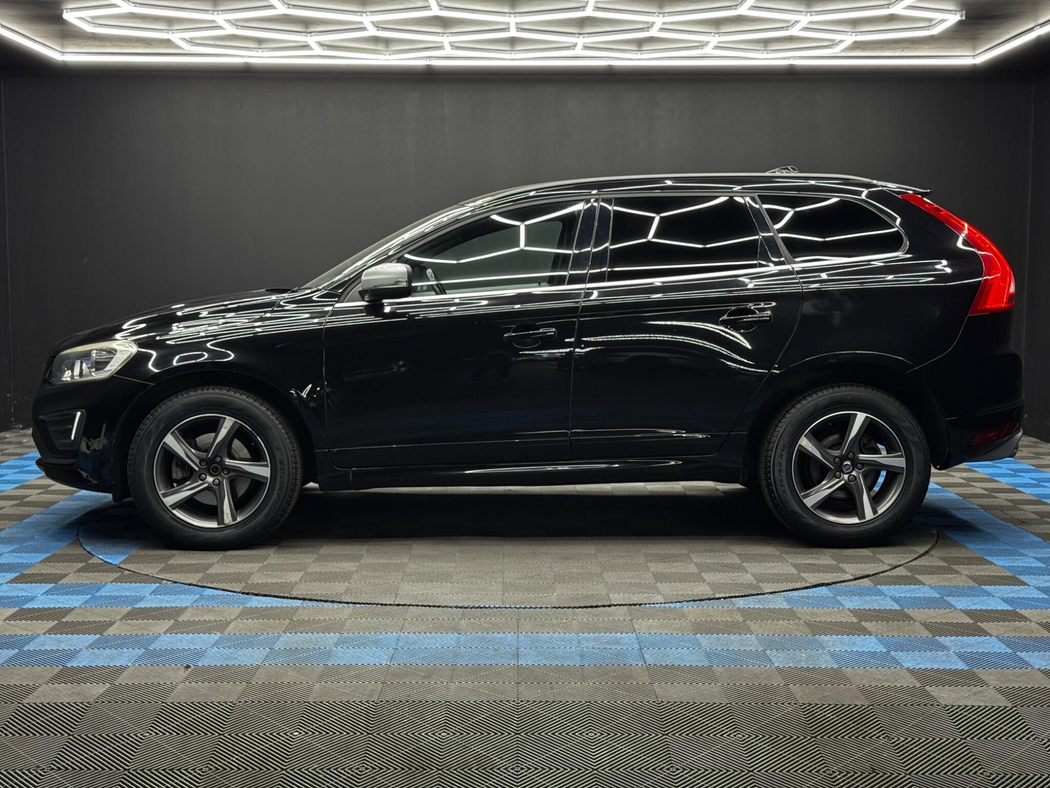 Volvo XC60 2.0 D4 R-Design Nav Auto Euro 6 (s/s) 5dr 5dr Automatic 2026