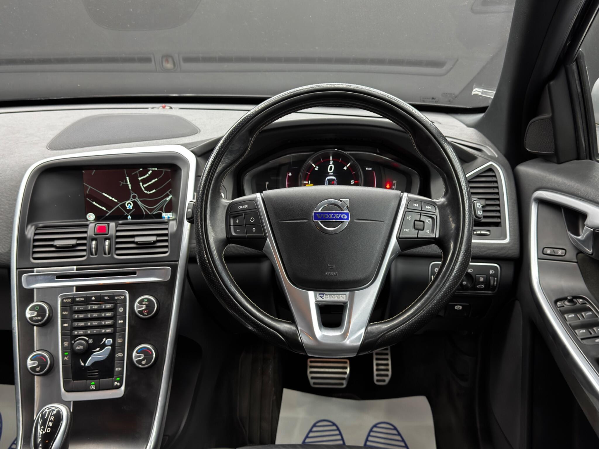 Volvo XC60 2.0 D4 R-Design Nav Auto Euro 6 (s/s) 5dr 5dr Automatic 2026