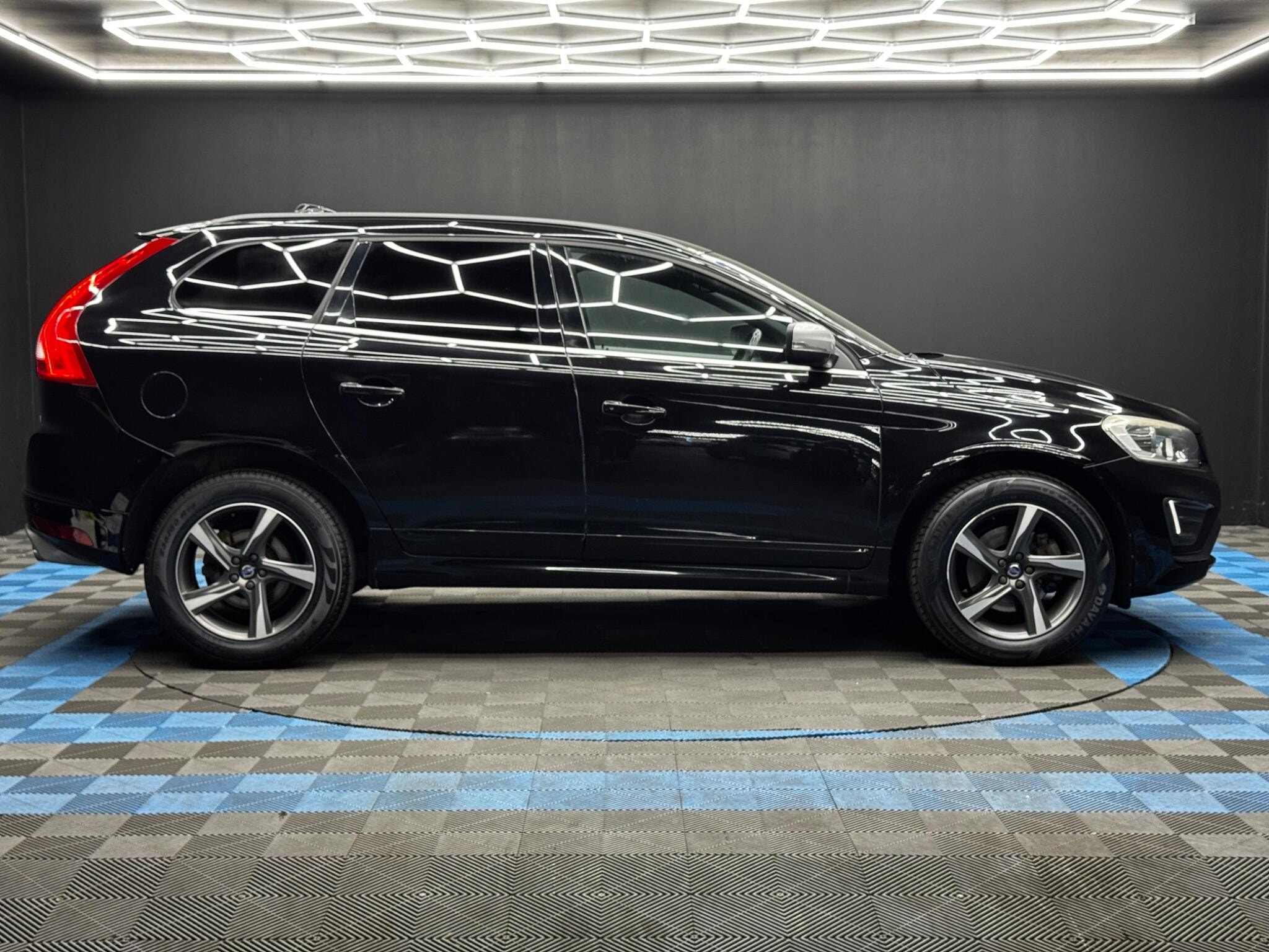 Volvo XC60 2.0 D4 R-Design Nav Auto Euro 6 (s/s) 5dr 5dr Automatic 2026