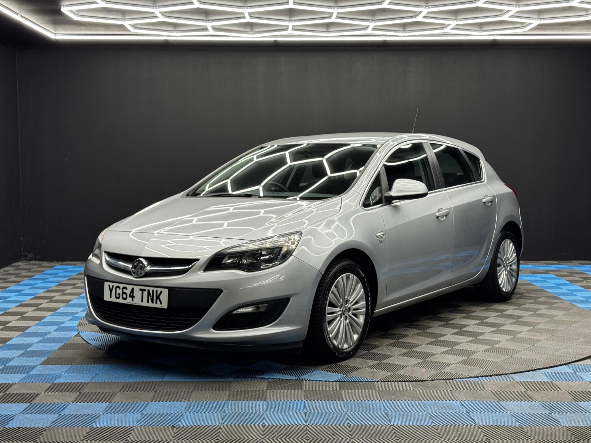 Vauxhall Astra 1.6 16v Excite Euro 5 5dr 5dr Manual 2026