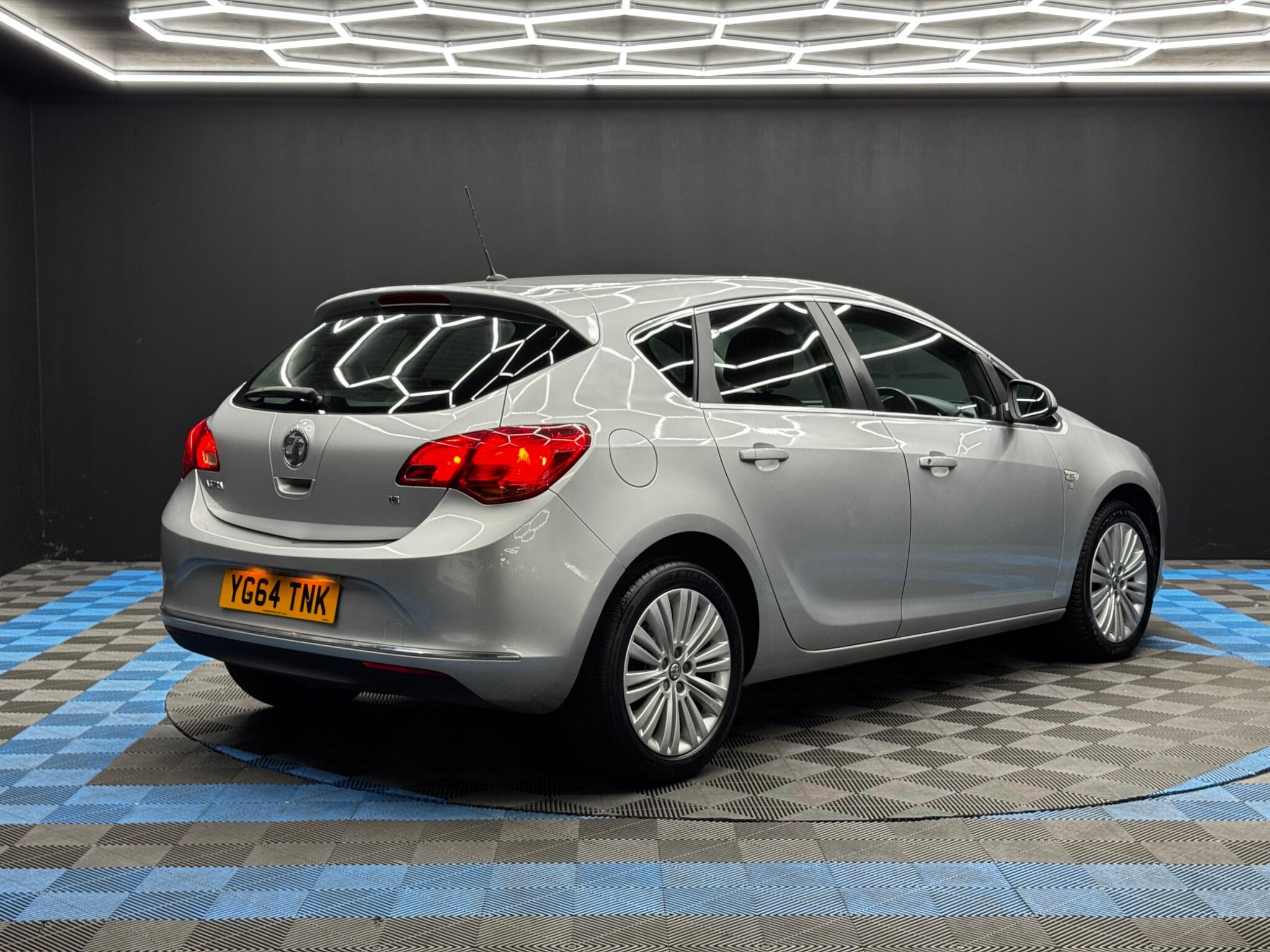 Vauxhall Astra 1.6 16v Excite Euro 5 5dr 5dr Manual 2026