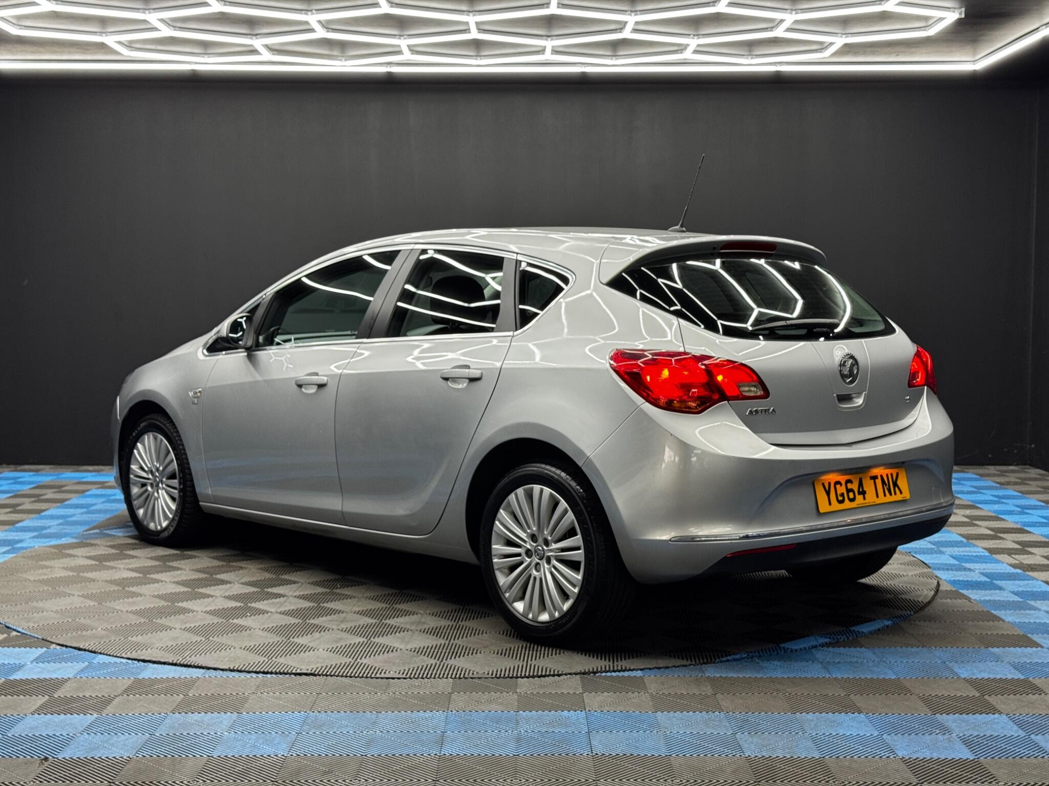 Vauxhall Astra 1.6 16v Excite Euro 5 5dr 5dr Manual 2026