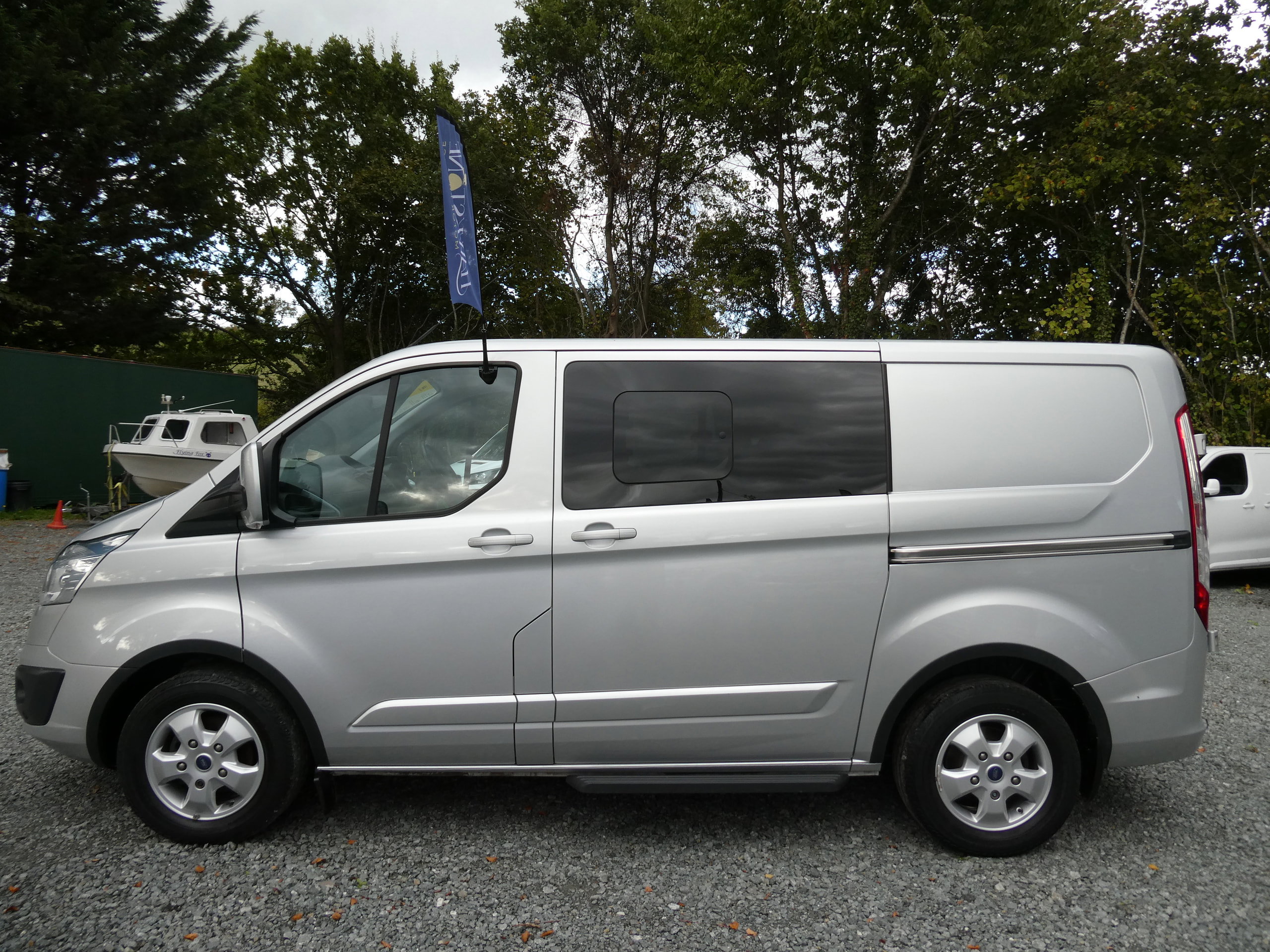 Ford Transit Custom 2.0 TDCi 290 Limited Combi Van 6dr Diesel Automatic L1 H1 (165 g/km, 168 bhp) 6dr Automatic 2017