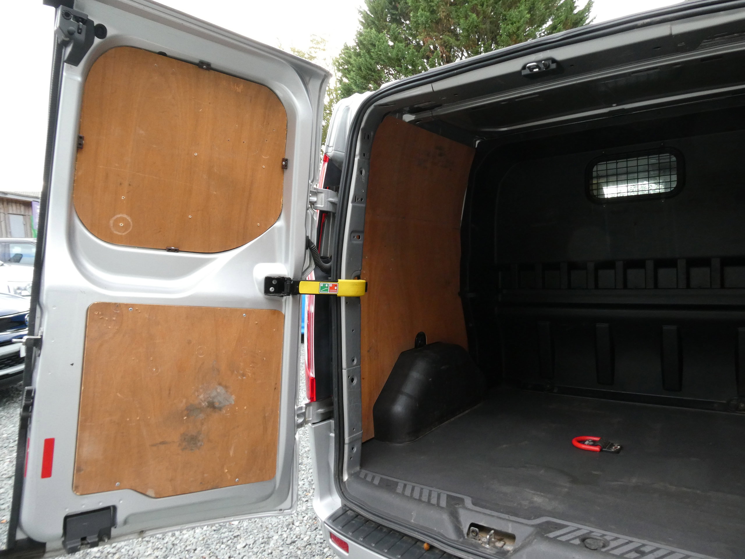 Ford Transit Custom 2.0 TDCi 290 Limited Combi Van 6dr Diesel Automatic L1 H1 (165 g/km, 168 bhp) 6dr Automatic 2017