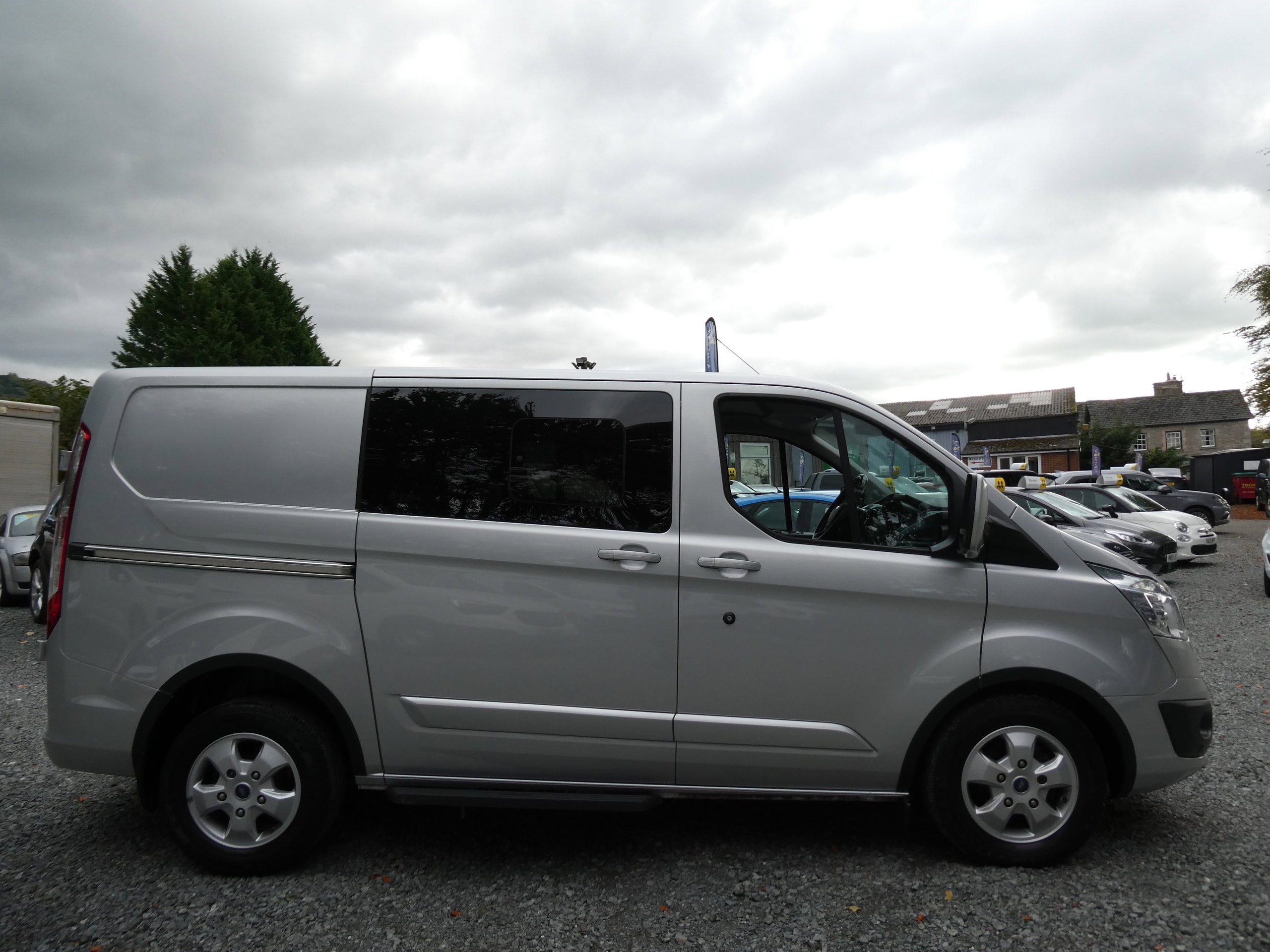 Ford Transit Custom 2.0 TDCi 290 Limited Combi Van 6dr Diesel Automatic L1 H1 (165 g/km, 168 bhp) 6dr Automatic 2017