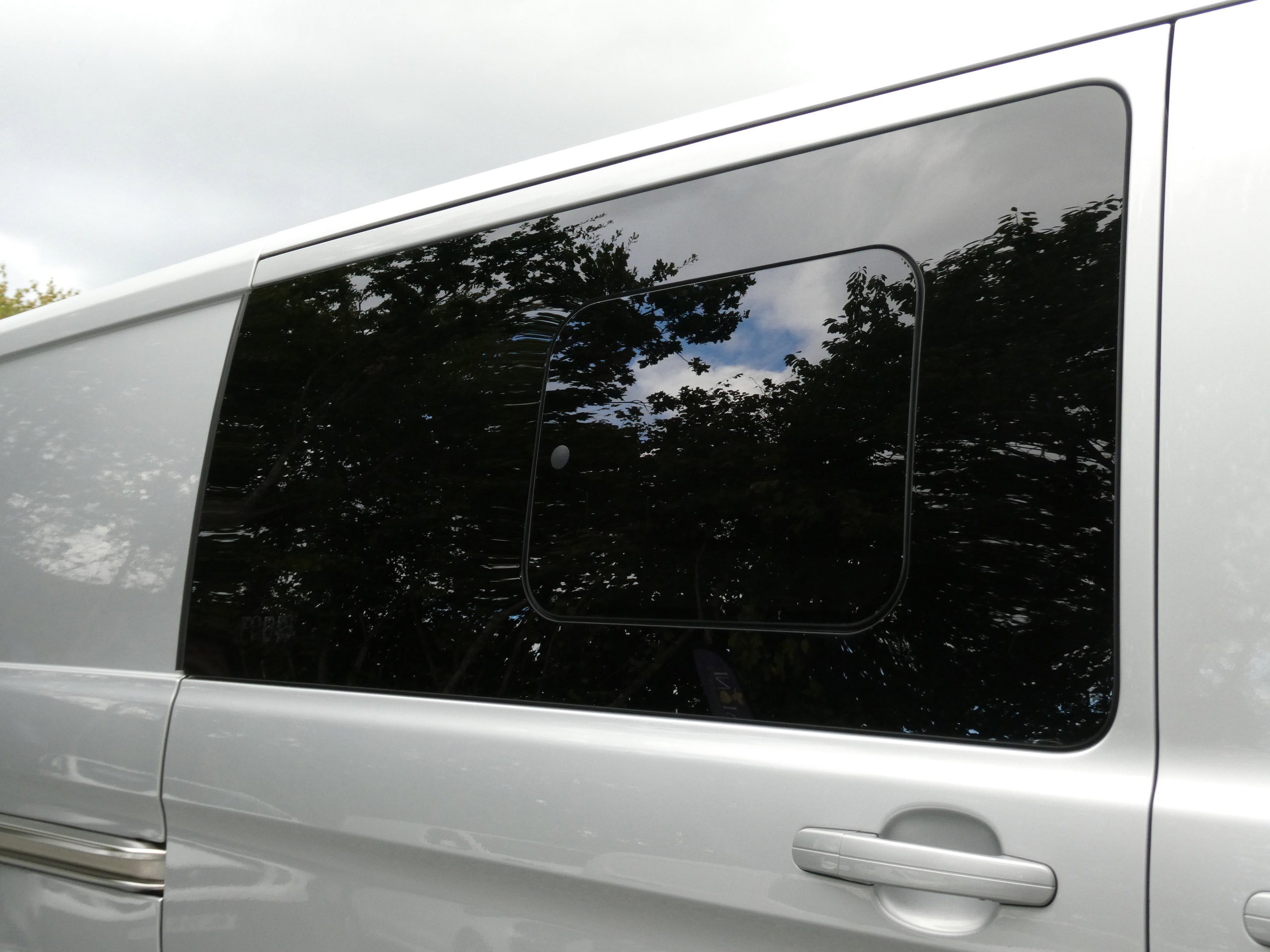 Ford Transit Custom 2.0 TDCi 290 Limited Combi Van 6dr Diesel Automatic L1 H1 (165 g/km, 168 bhp) 6dr Automatic 2017