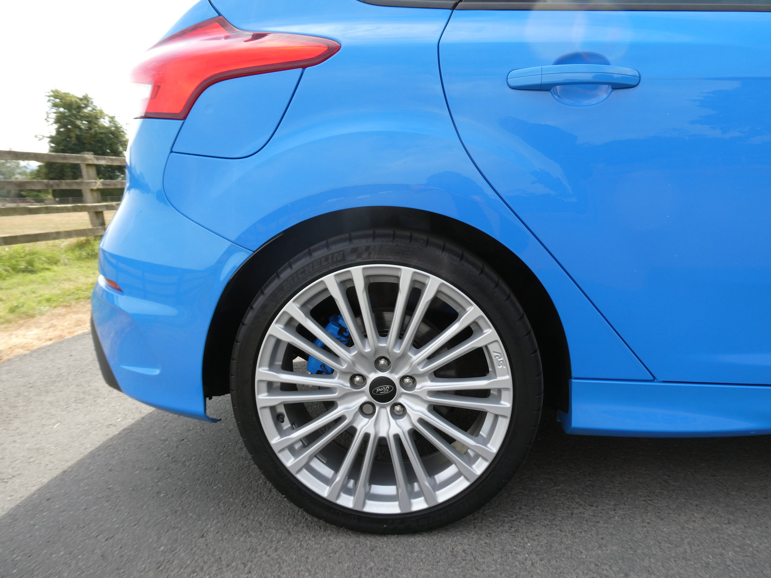 Ford Focus 2.3T EcoBoost RS Hatchback 5dr Petrol Manual AWD Euro 6 (s/s) (350 ps) 5dr Manual 2016