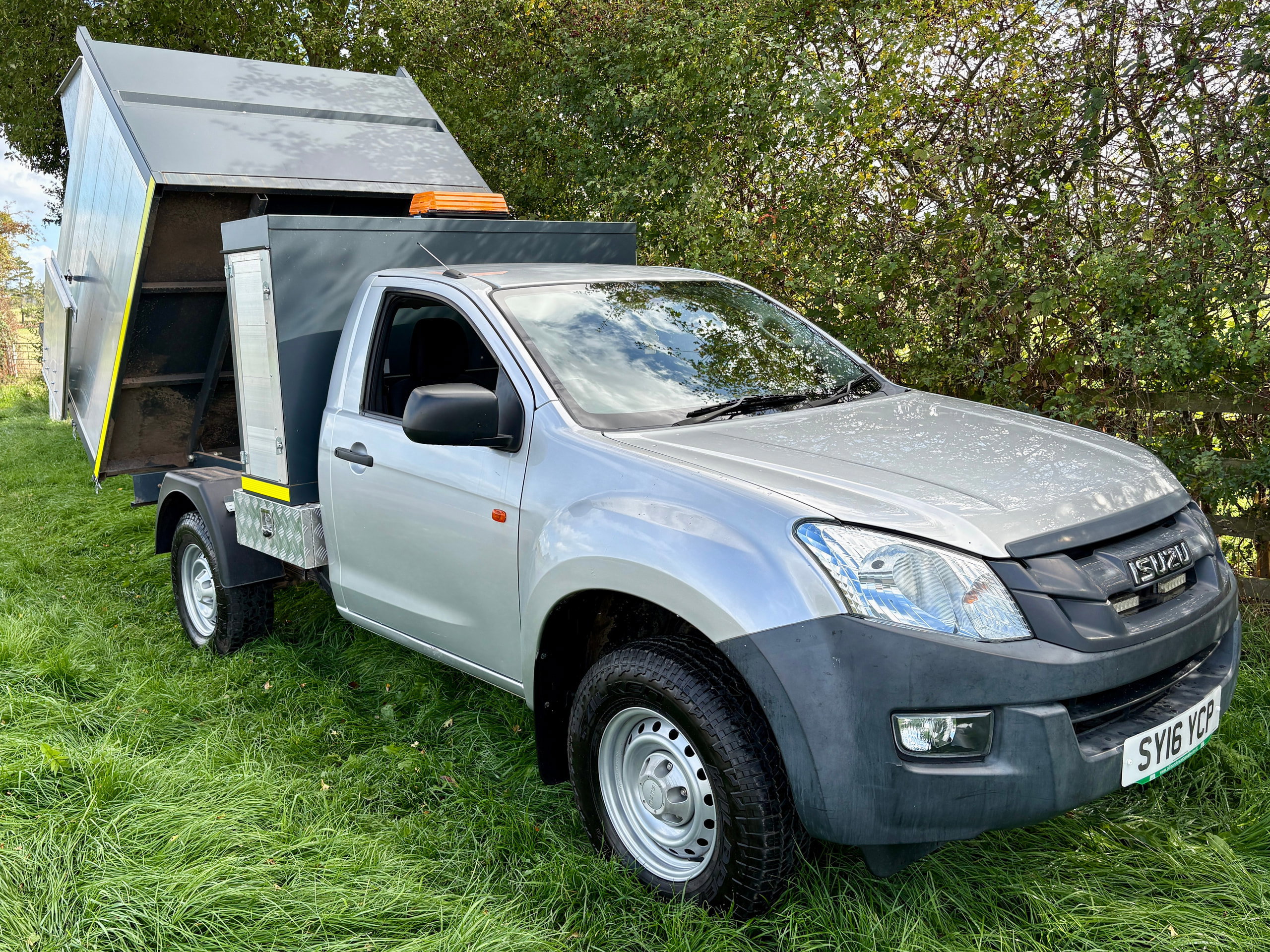 Isuzu D-Max 2.5 TD Pickup 2dr Diesel Manual 4x4 (192 g/km, 161 bhp) 2dr Manual 2016