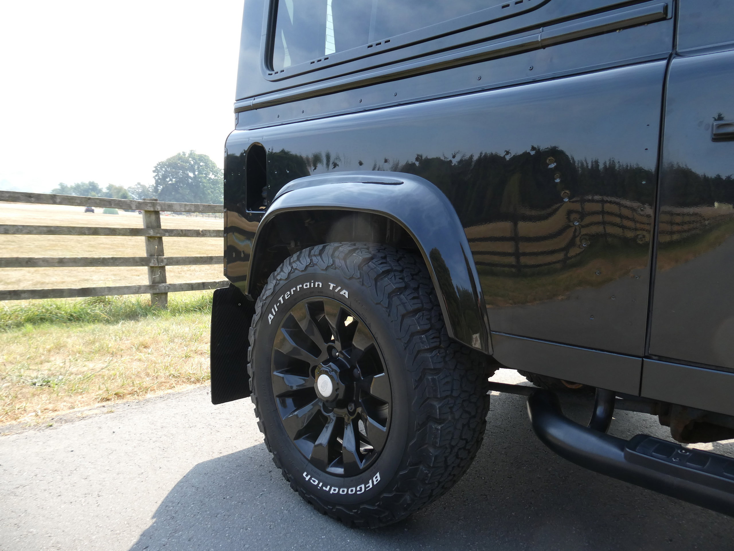 Land Rover Defender 90 2.2 TDCi XS Station Wagon Double Cab 3dr Diesel Manual 4WD SWB Euro 5 (122 ps) 3dr Manual 2016