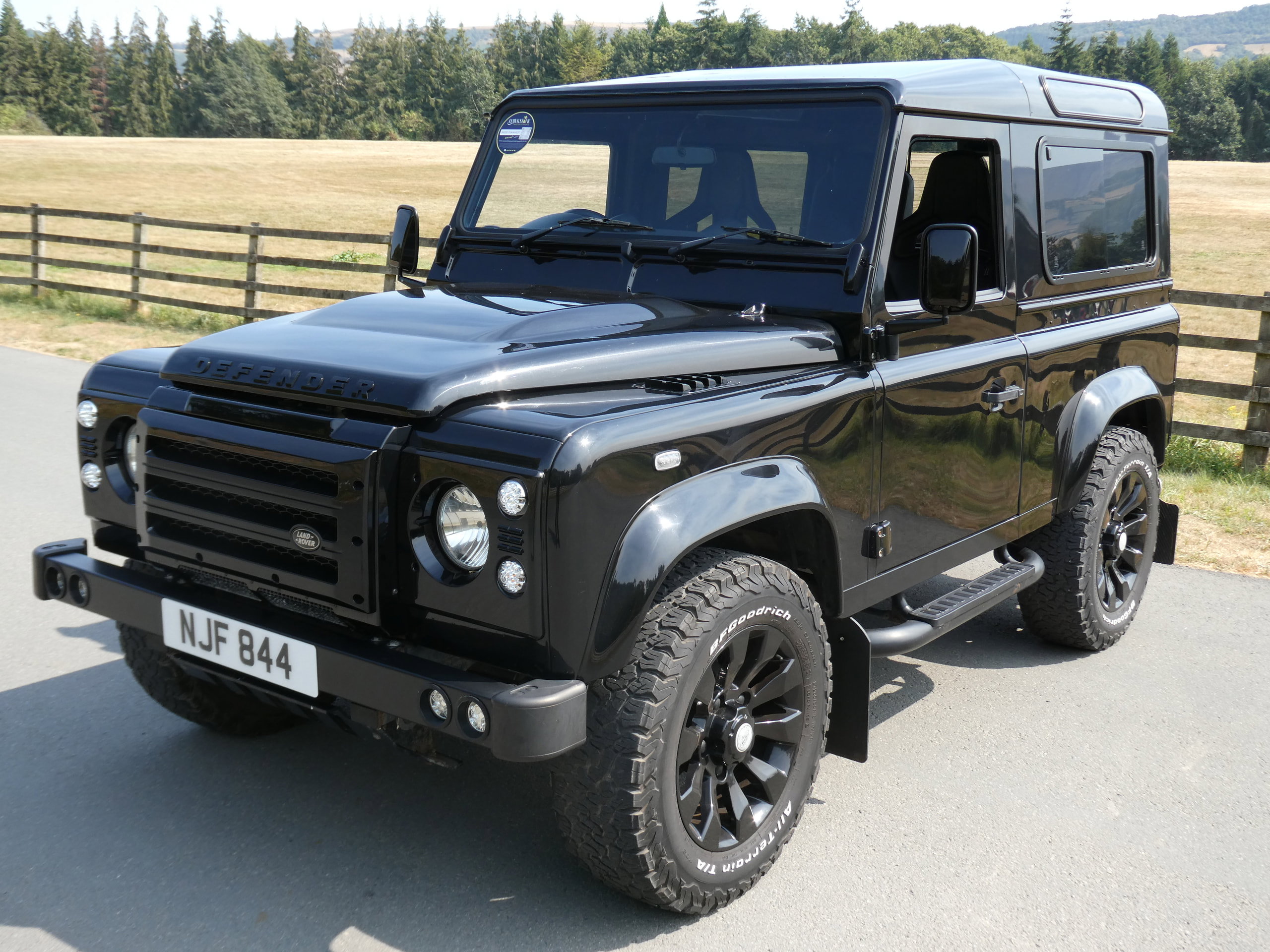 Land Rover Defender 90 2.2 TDCi XS Station Wagon Double Cab 3dr Diesel Manual 4WD SWB Euro 5 (122 ps) 3dr Manual 2016