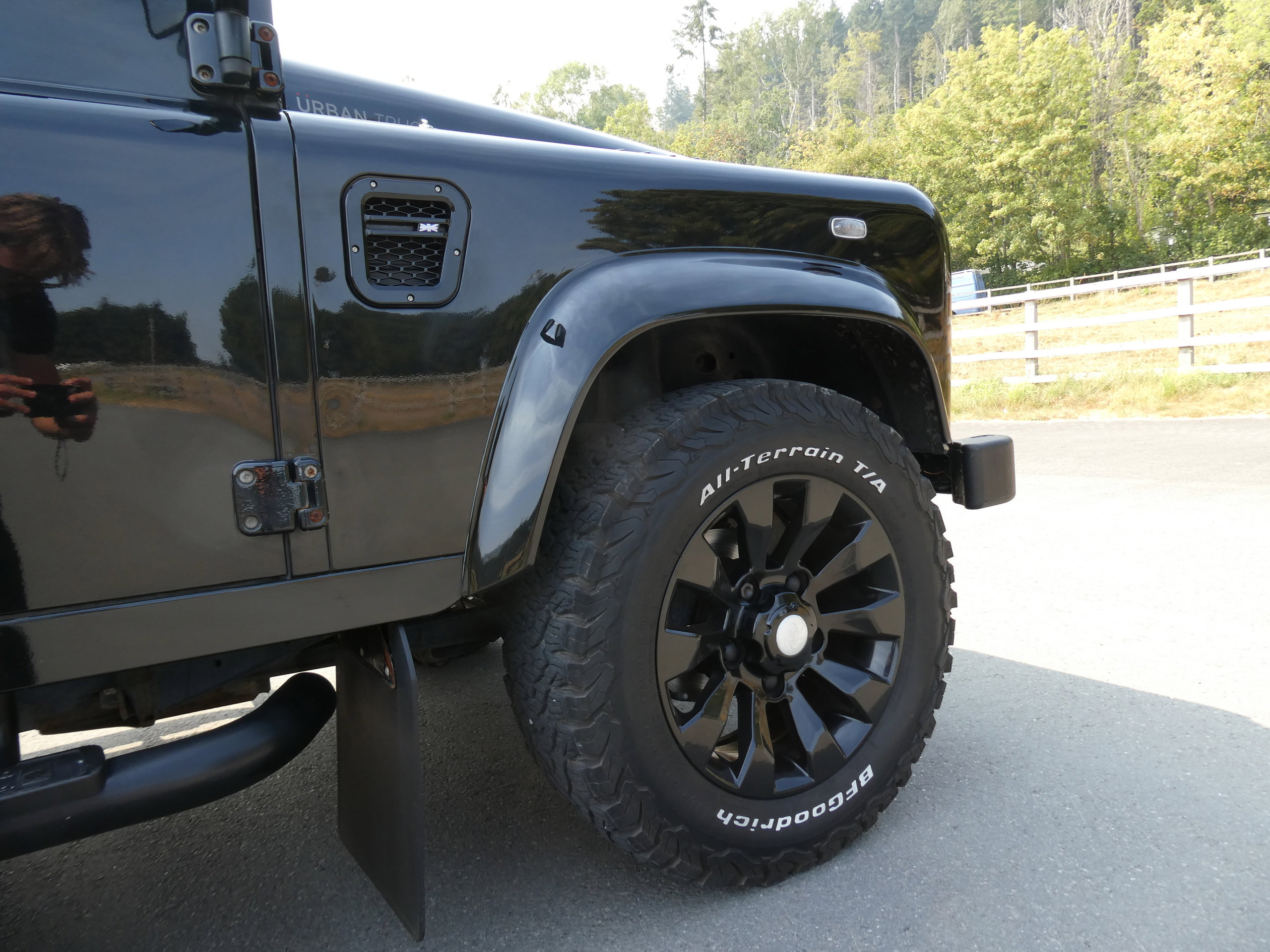 Land Rover Defender 90 2.2 TDCi XS Station Wagon Double Cab 3dr Diesel Manual 4WD SWB Euro 5 (122 ps) 3dr Manual 2016