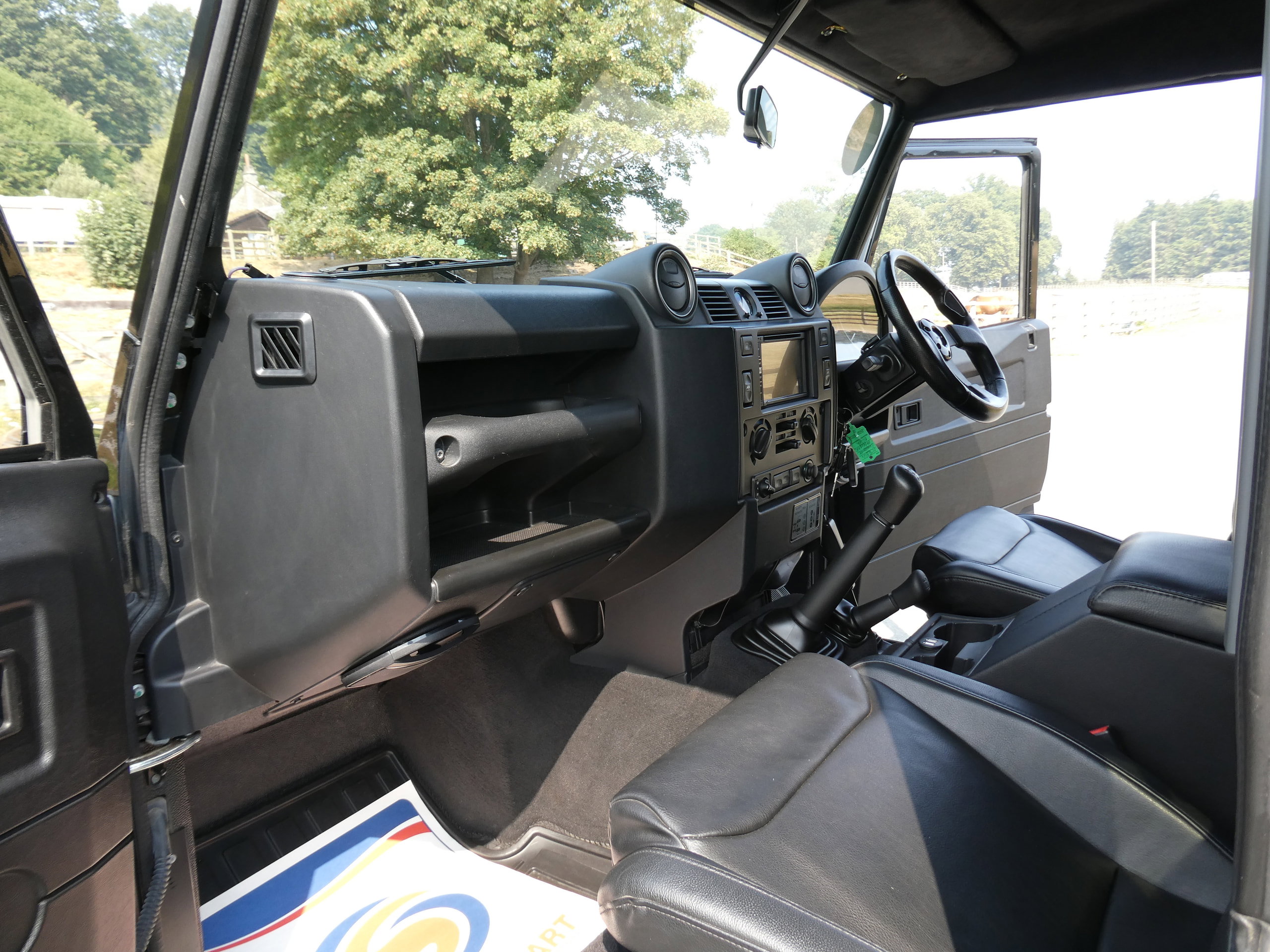 Land Rover Defender 90 2.2 TDCi XS Station Wagon Double Cab 3dr Diesel Manual 4WD SWB Euro 5 (122 ps) 3dr Manual 2016