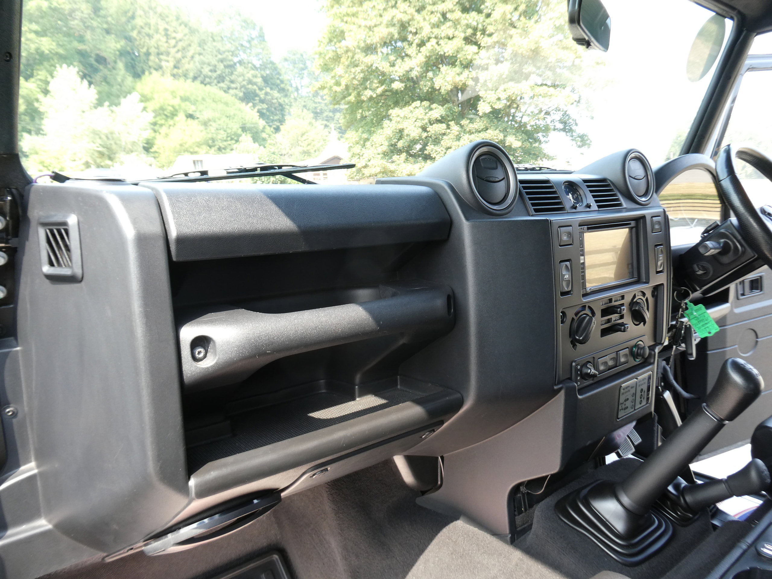 Land Rover Defender 90 2.2 TDCi XS Station Wagon Double Cab 3dr Diesel Manual 4WD SWB Euro 5 (122 ps) 3dr Manual 2016