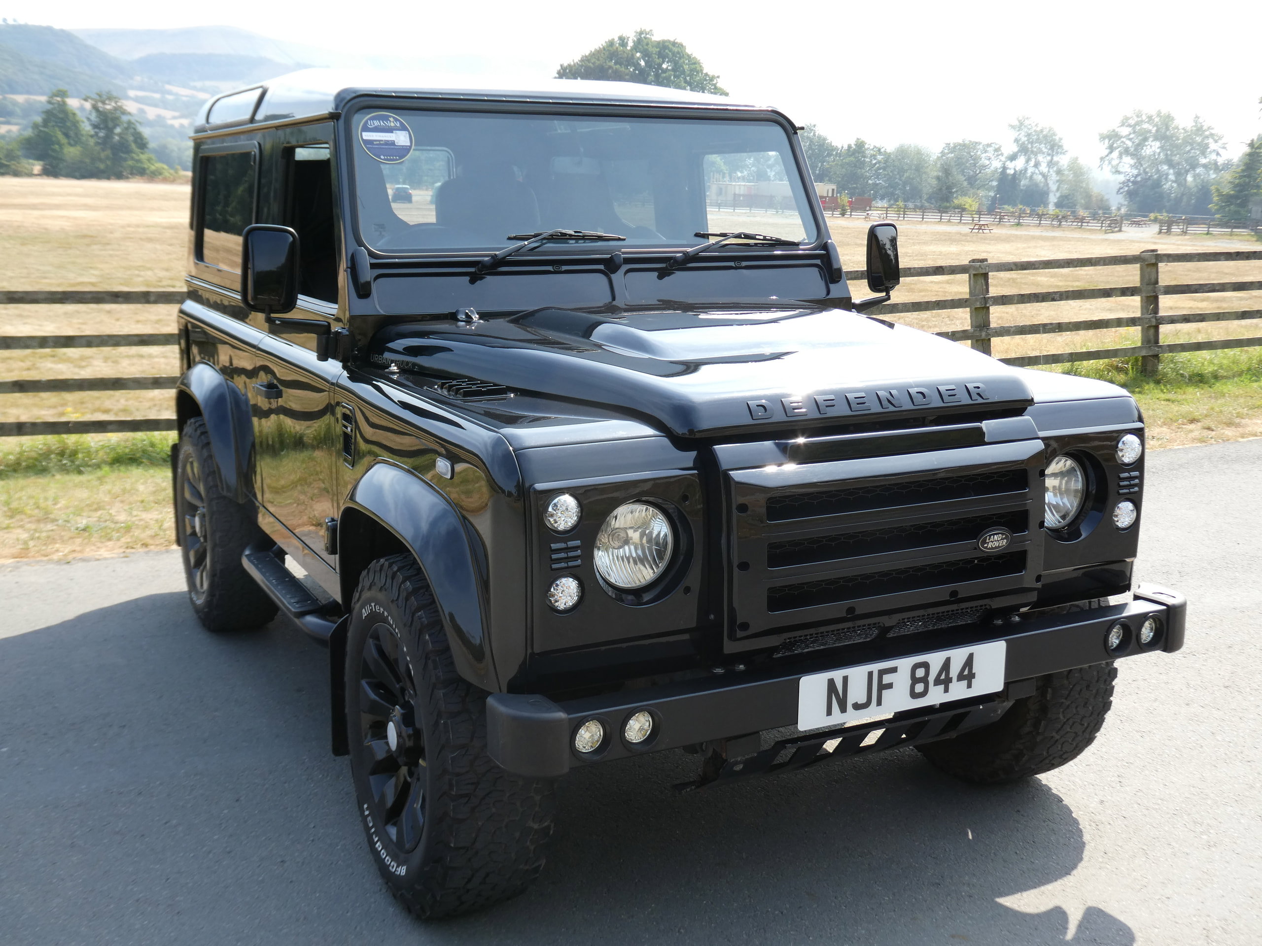 Land Rover Defender 90 2.2 TDCi XS Station Wagon Double Cab 3dr Diesel Manual 4WD SWB Euro 5 (122 ps) 3dr Manual 2016