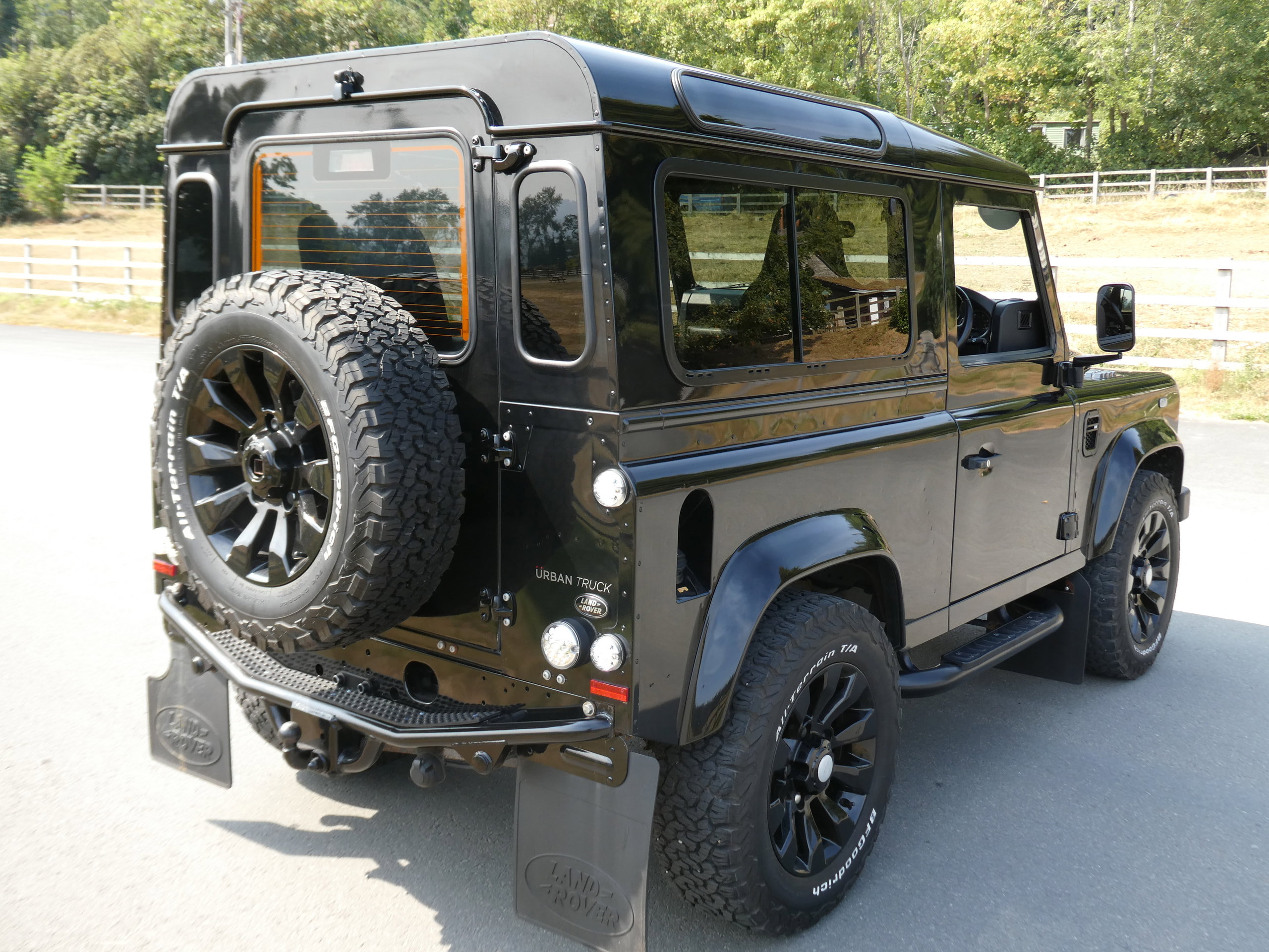 Land Rover Defender 90 2.2 TDCi XS Station Wagon Double Cab 3dr Diesel Manual 4WD SWB Euro 5 (122 ps) 3dr Manual 2016