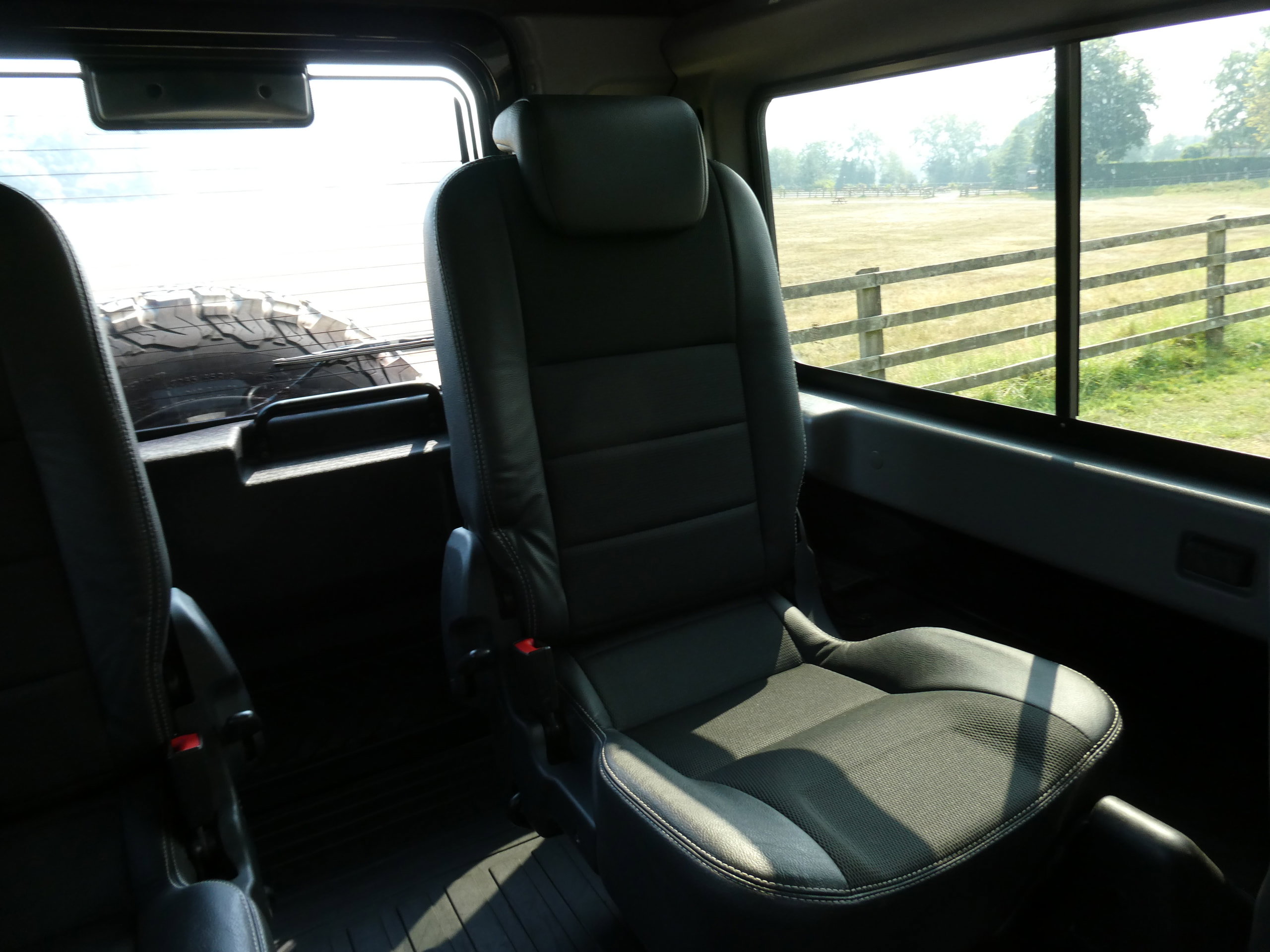 Land Rover Defender 90 2.2 TDCi XS Station Wagon Double Cab 3dr Diesel Manual 4WD SWB Euro 5 (122 ps) 3dr Manual 2016