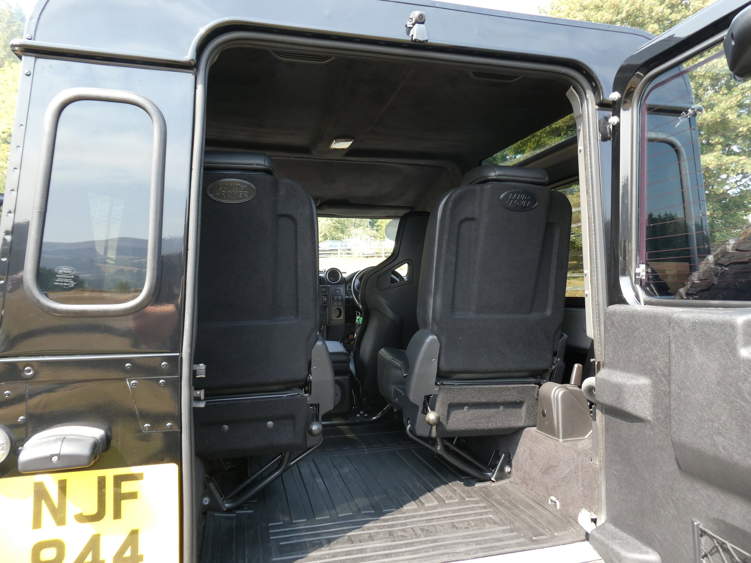 Land Rover Defender 90 2.2 TDCi XS Station Wagon Double Cab 3dr Diesel Manual 4WD SWB Euro 5 (122 ps) 3dr Manual 2016