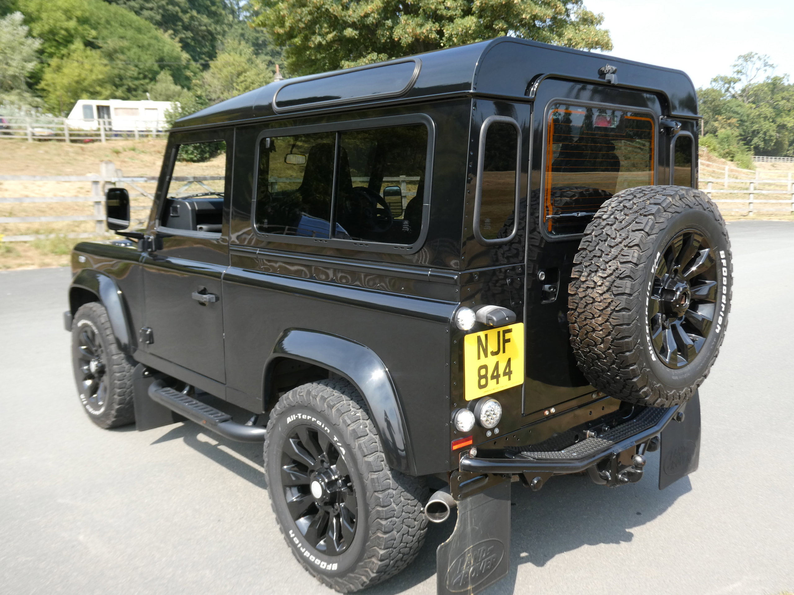 Land Rover Defender 90 2.2 TDCi XS Station Wagon Double Cab 3dr Diesel Manual 4WD SWB Euro 5 (122 ps) 3dr Manual 2016