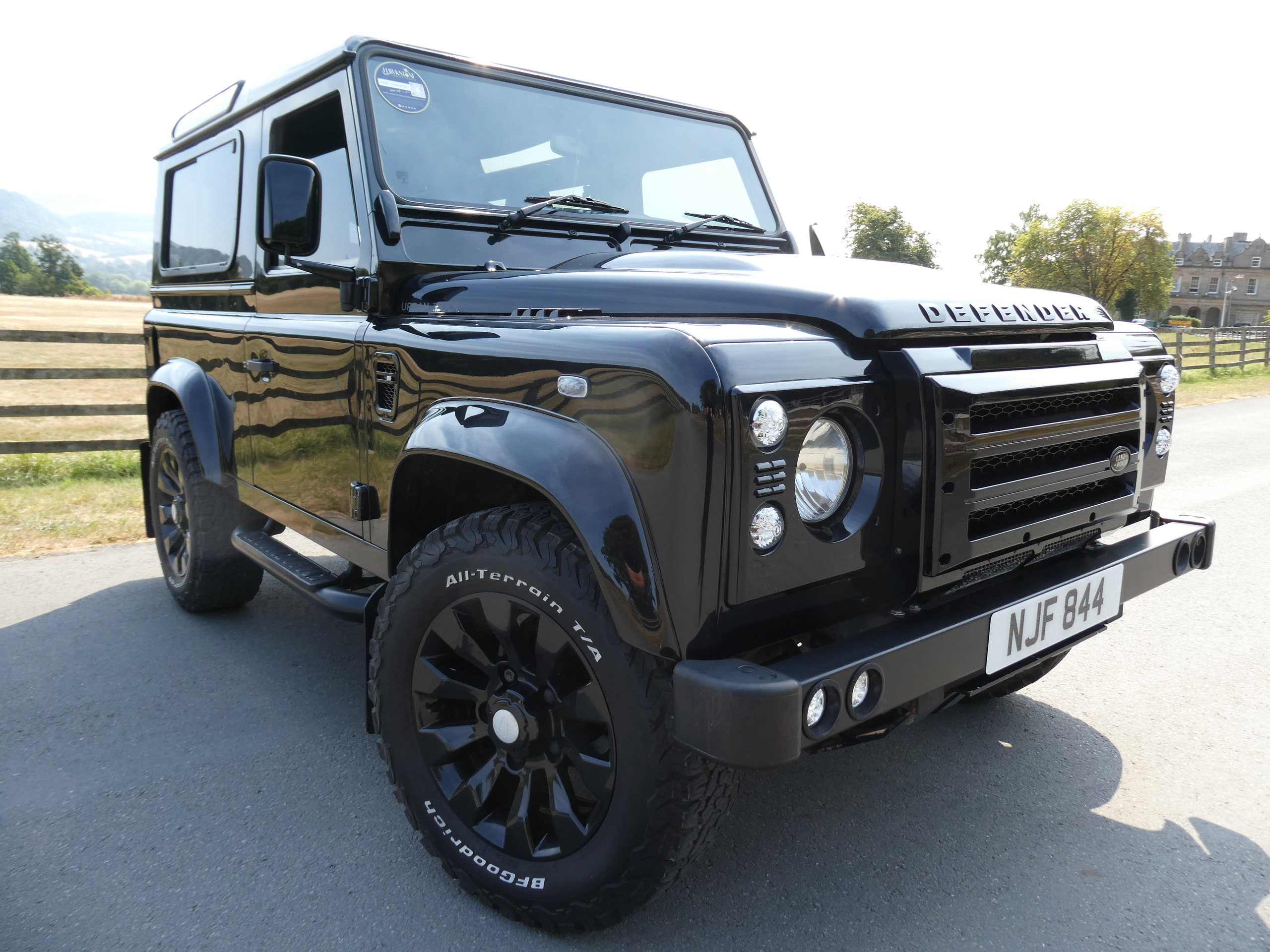 Land Rover Defender 90 2.2 TDCi XS Station Wagon Double Cab 3dr Diesel Manual 4WD SWB Euro 5 (122 ps) 3dr Manual 2016