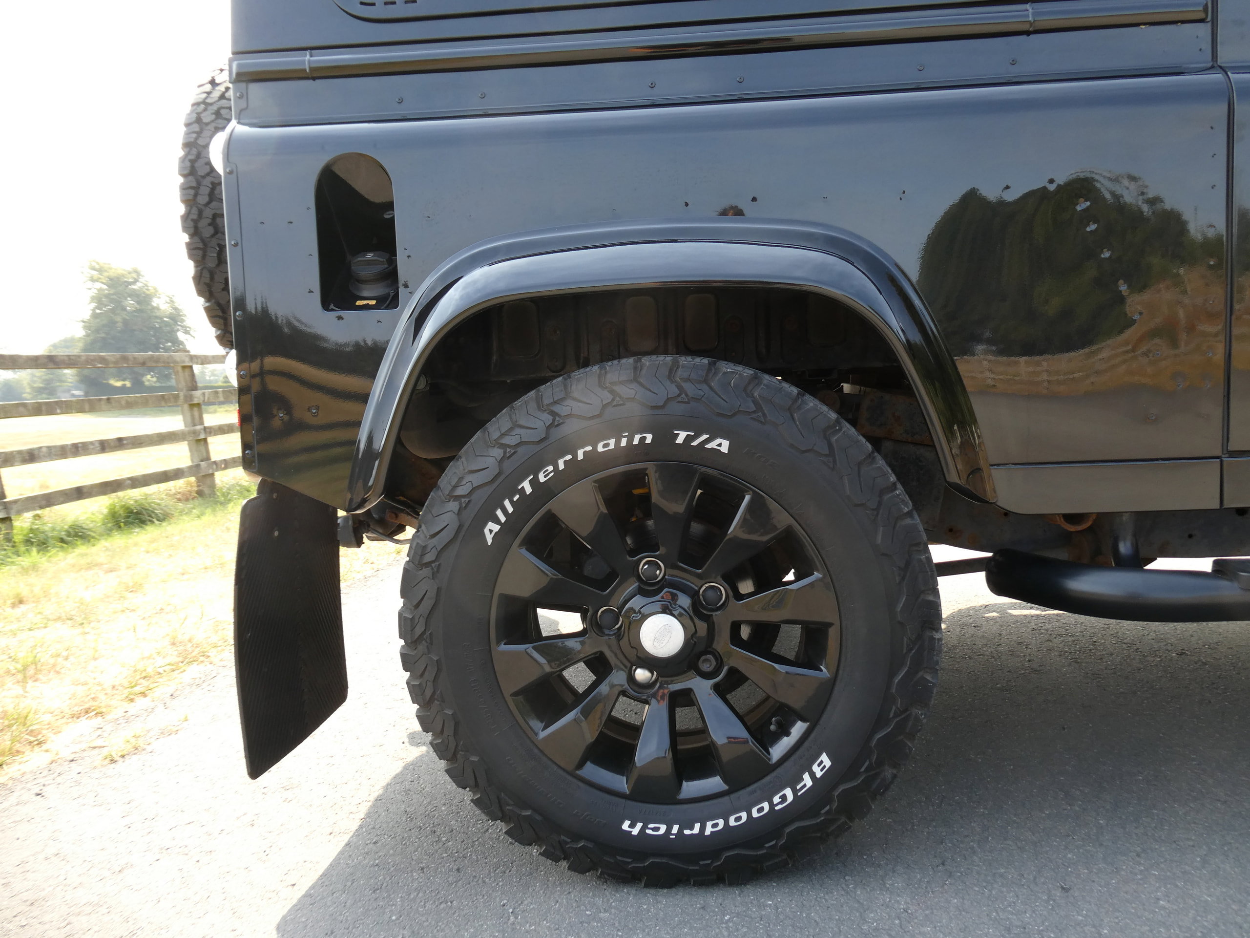 Land Rover Defender 90 2.2 TDCi XS Station Wagon Double Cab 3dr Diesel Manual 4WD SWB Euro 5 (122 ps) 3dr Manual 2016