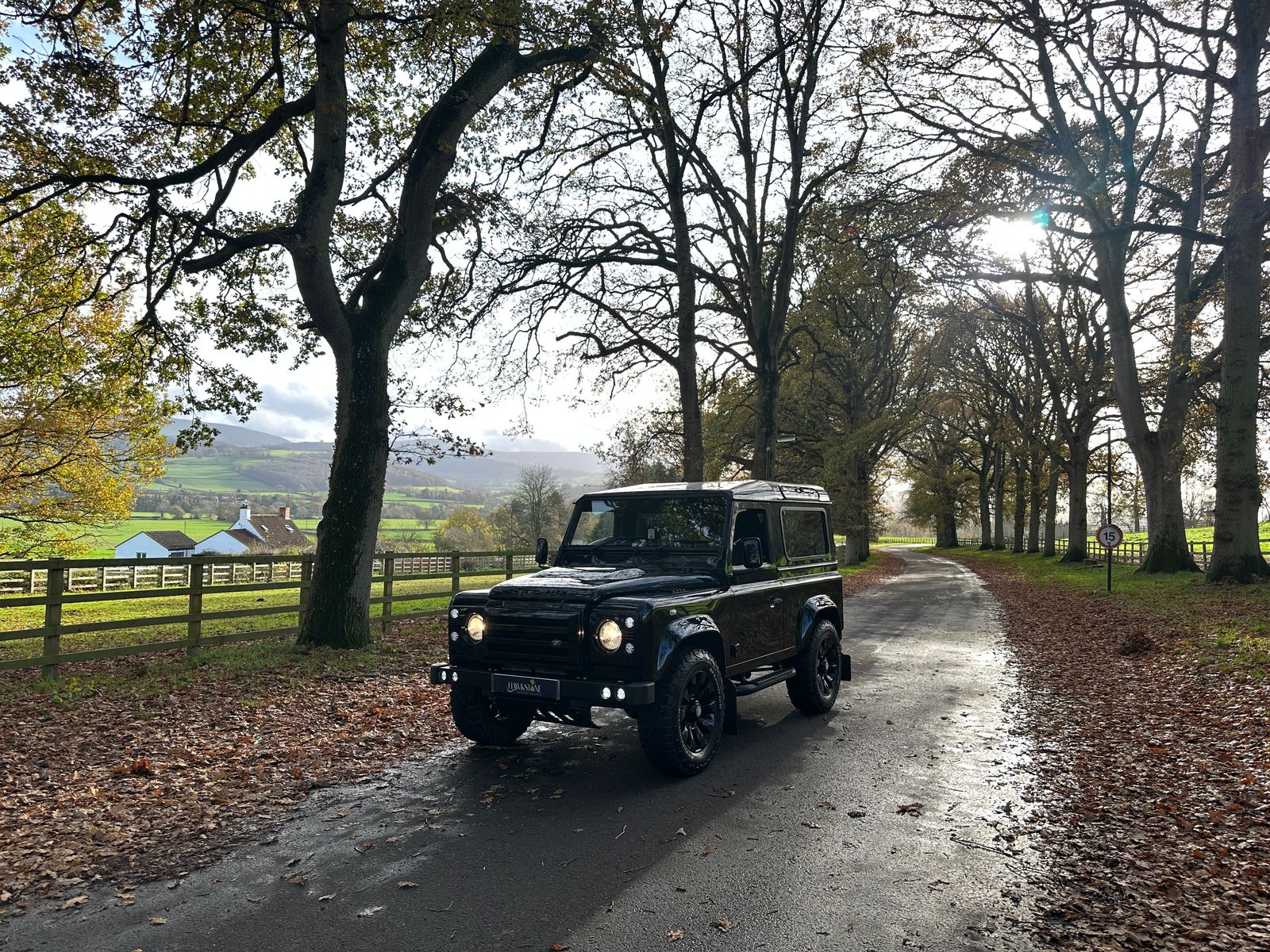 Land Rover Defender 90 2.2 TDCi XS Station Wagon Double Cab 3dr Diesel Manual 4WD SWB Euro 5 (122 ps) 3dr Manual 2016