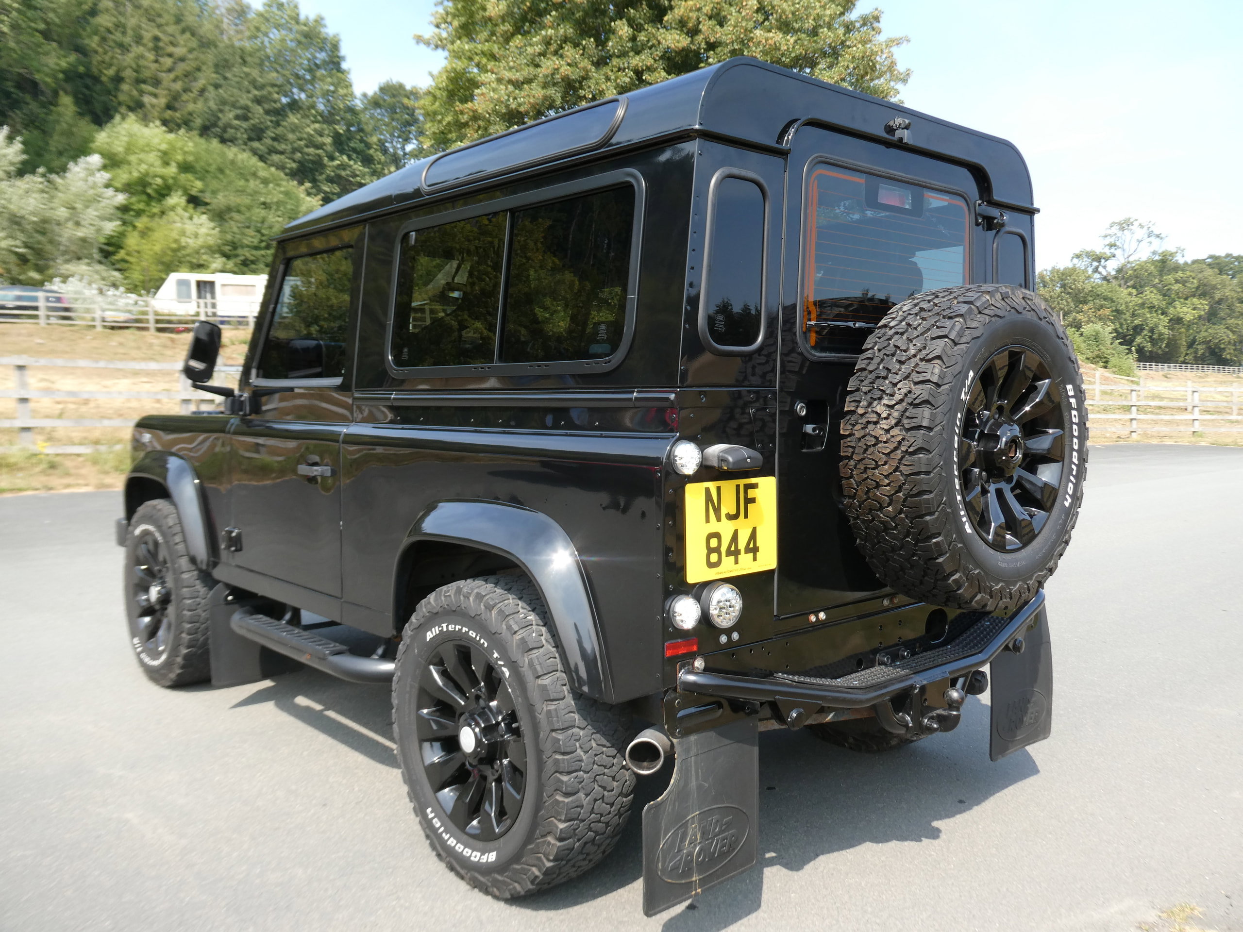 Land Rover Defender 90 2.2 TDCi XS Station Wagon Double Cab 3dr Diesel Manual 4WD SWB Euro 5 (122 ps) 3dr Manual 2016