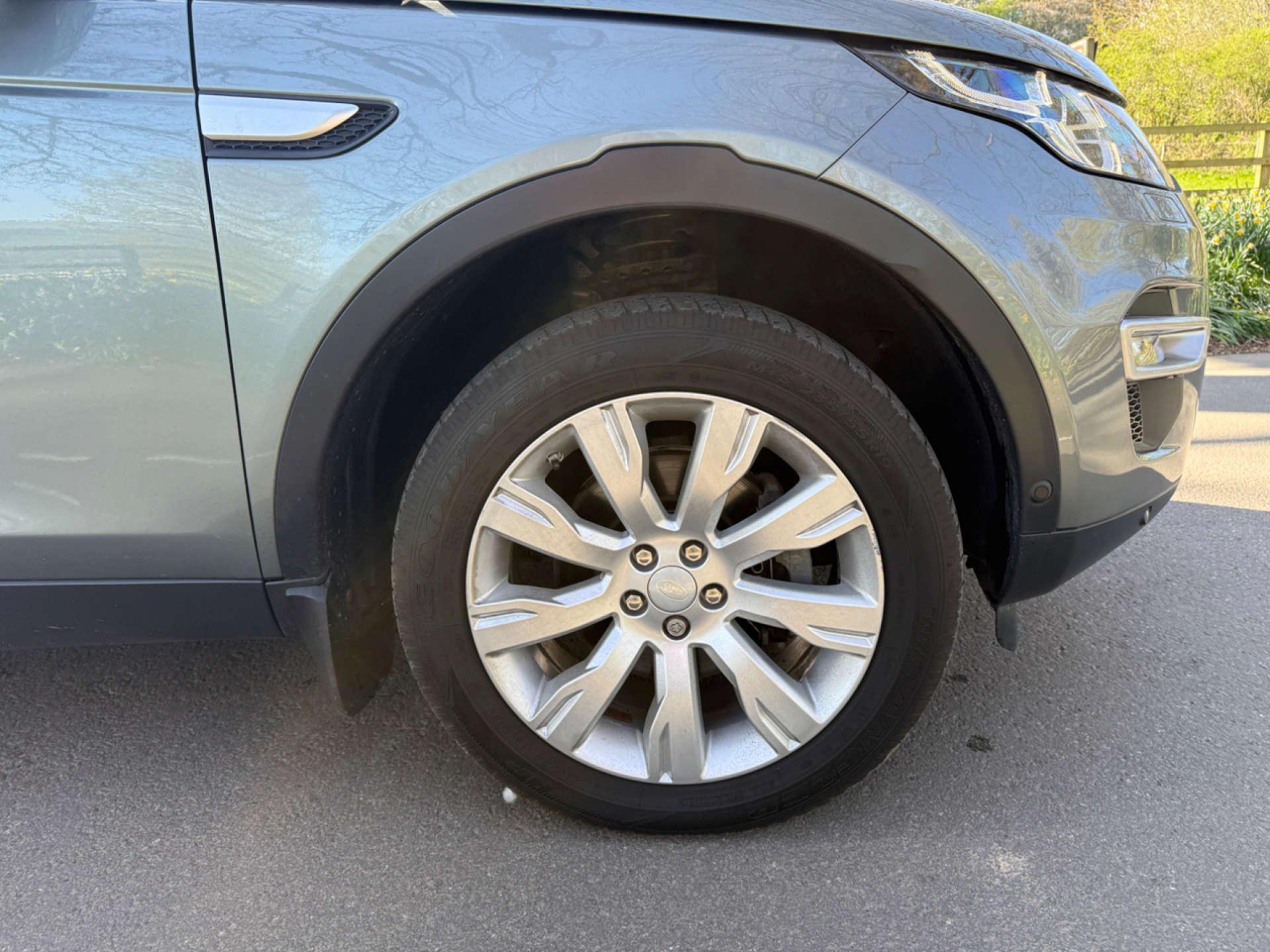 Land Rover Discovery Sport 2.2 Discovery Sport Luxury HSE SD4 4WD 5dr 5dr Manual 2026
