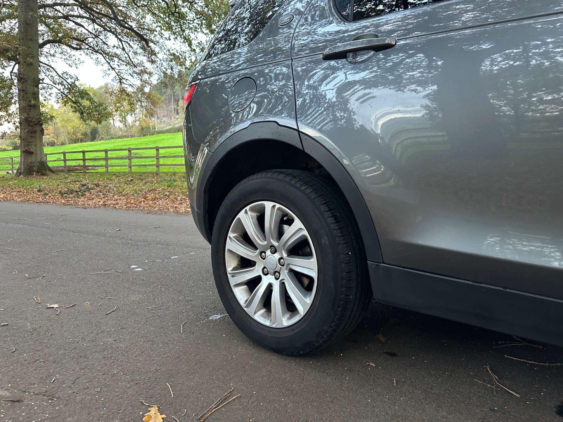 Land Rover Discovery Sport 2.2 Discovery Sport SE Tech SD4 Auto 4WD 5dr 5dr Automatic 2026