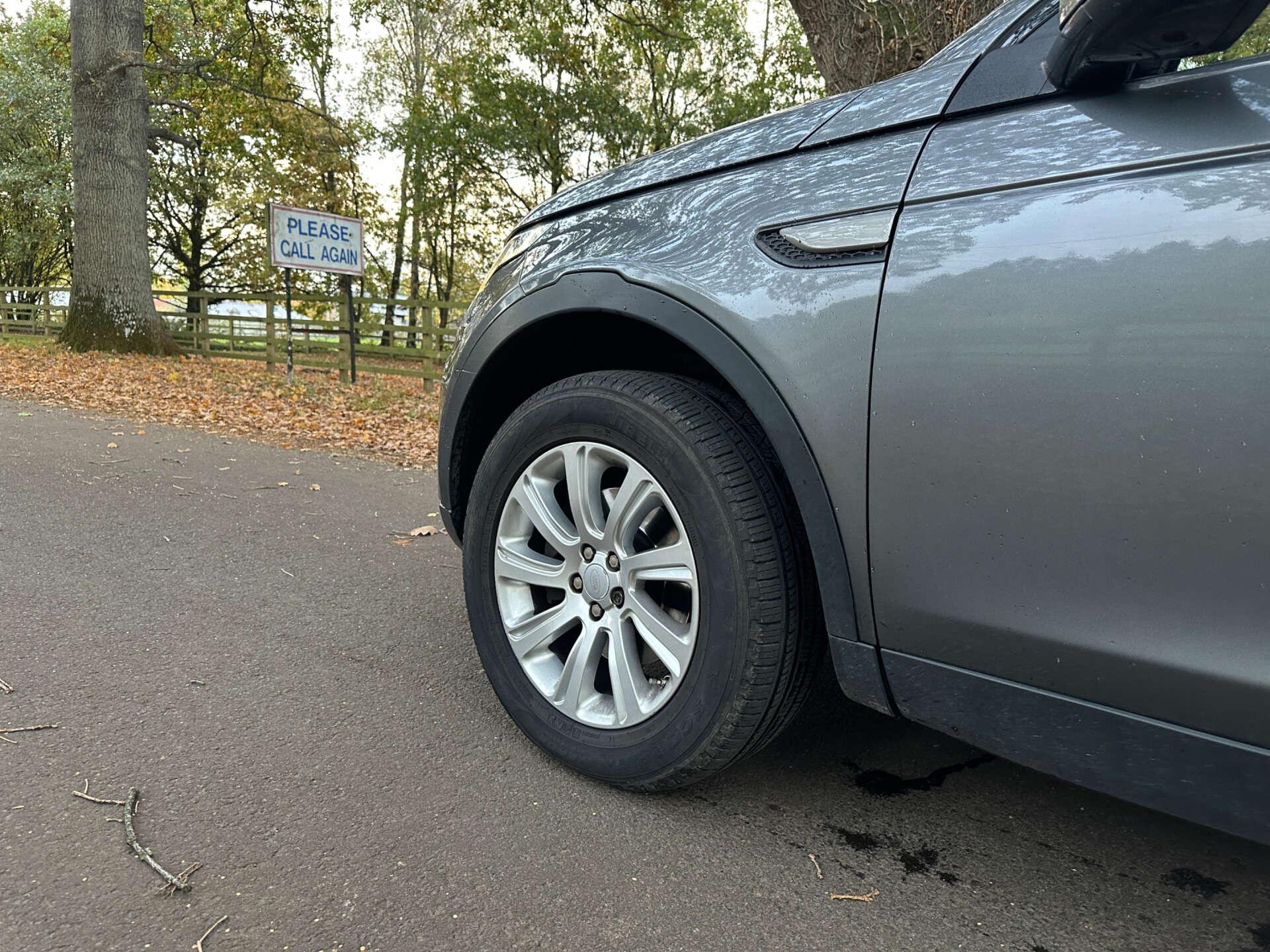 Land Rover Discovery Sport 2.2 Discovery Sport SE Tech SD4 Auto 4WD 5dr 5dr Automatic 2026