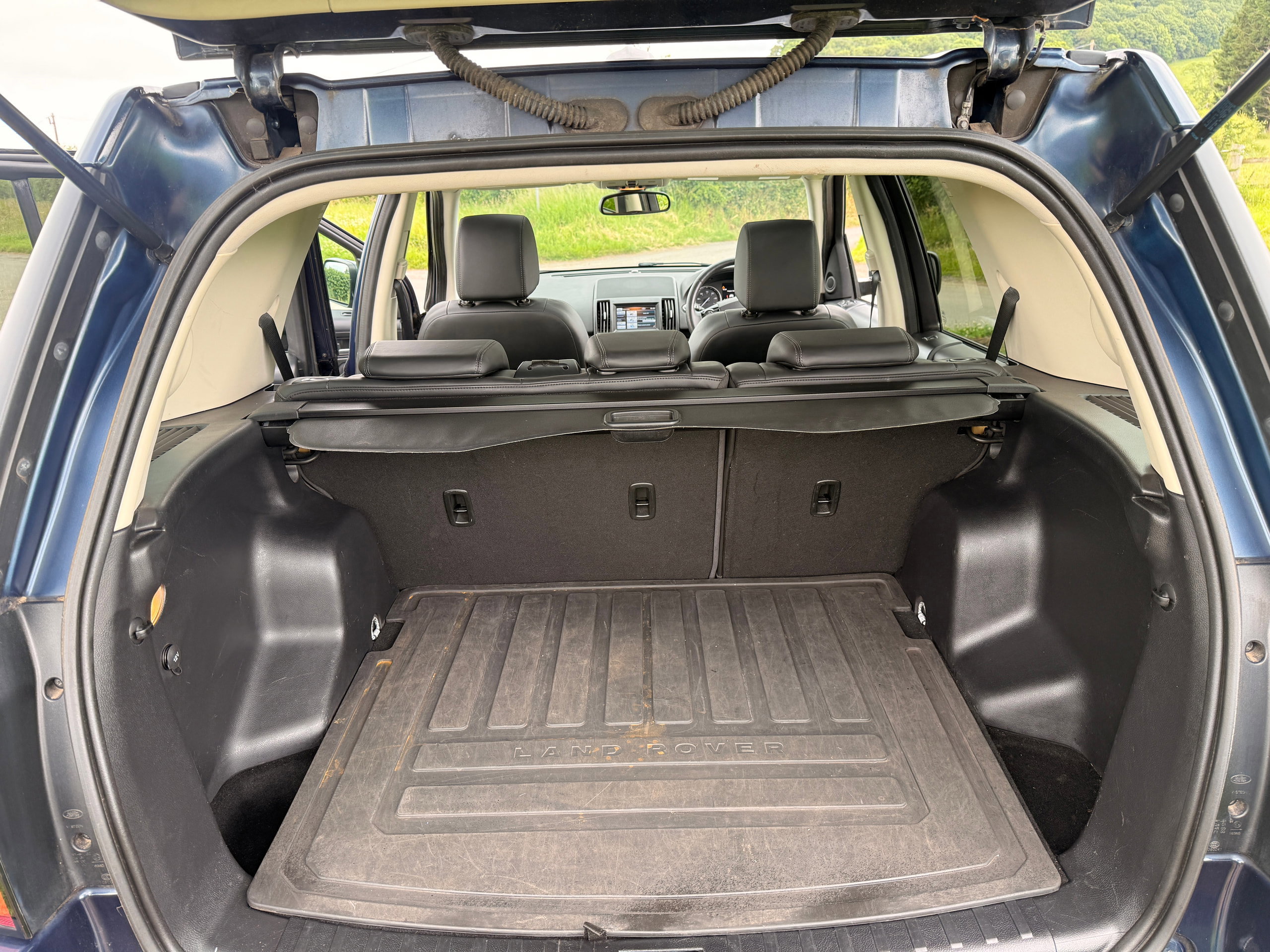 Land Rover Freelander 2 2.2 SD4 HSE Lux SUV 5dr Diesel CommandShift 4WD Euro 5 (190 ps) 5dr Automatic 2013