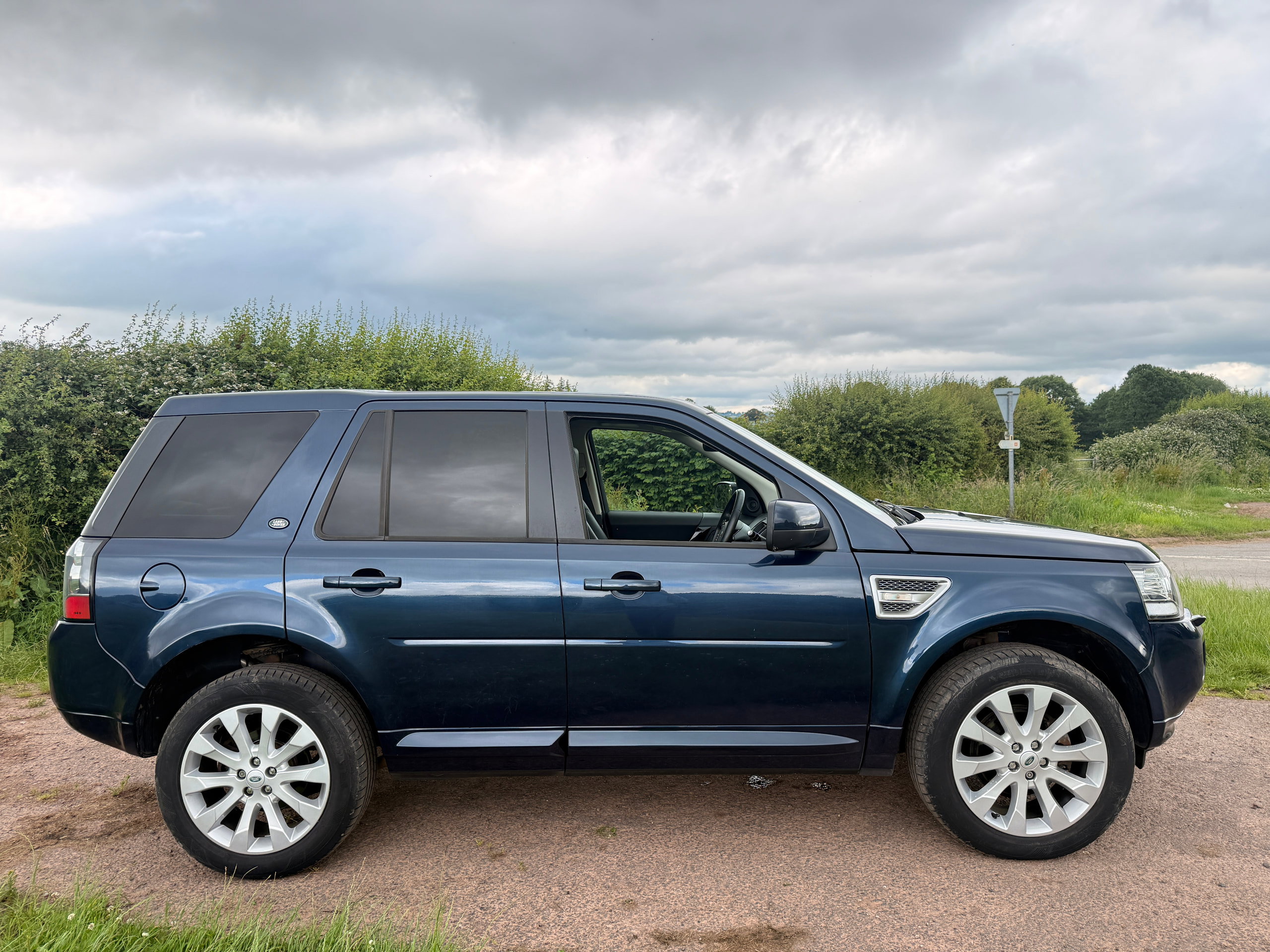 Land Rover Freelander 2 2.2 SD4 HSE Lux SUV 5dr Diesel CommandShift 4WD Euro 5 (190 ps) 5dr Automatic 2013