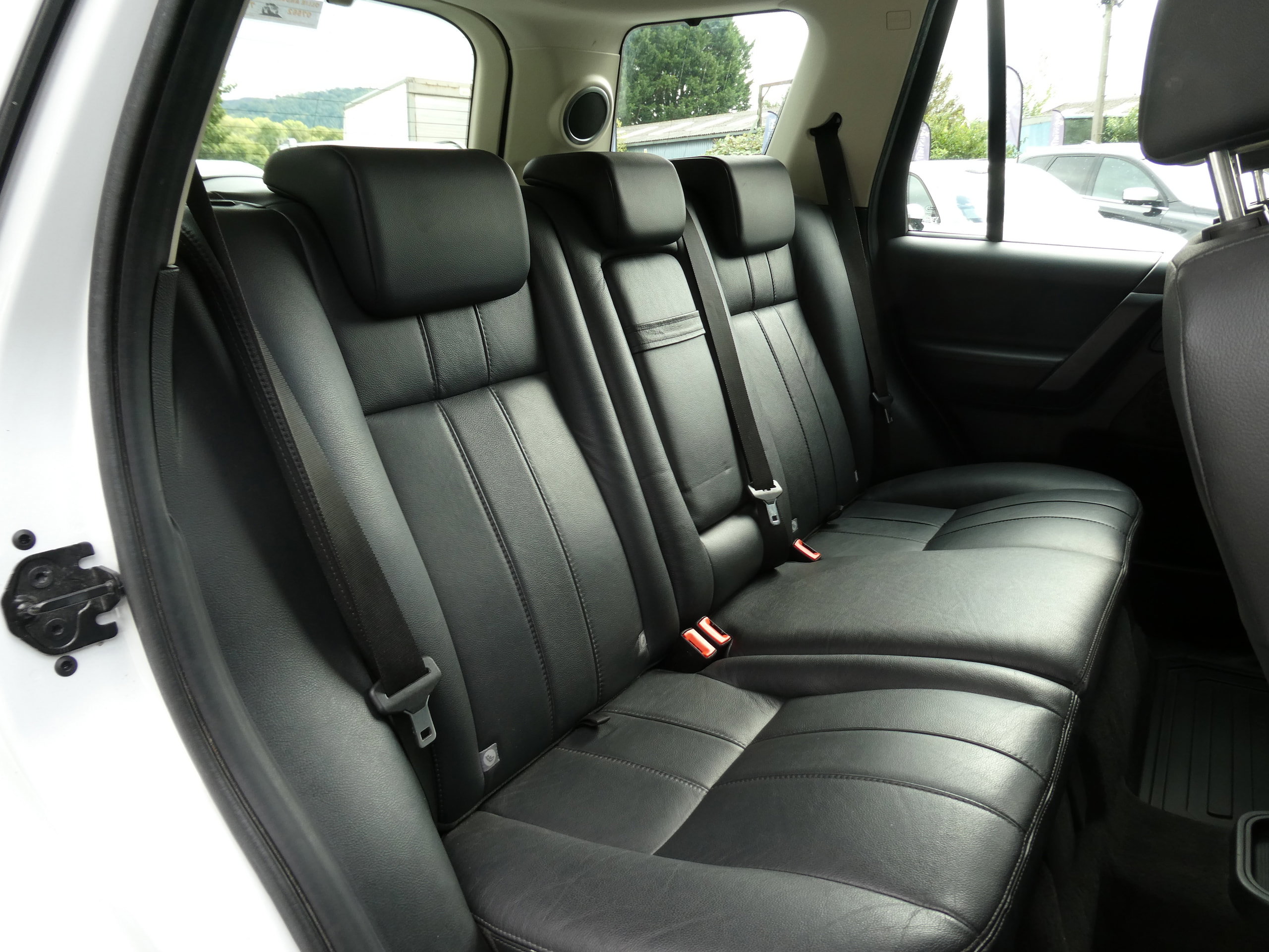 Land Rover Freelander 2 2.2 SD4 HSE SUV 5dr Diesel CommandShift 4WD Euro 5 (190 ps) 5dr Automatic 2012