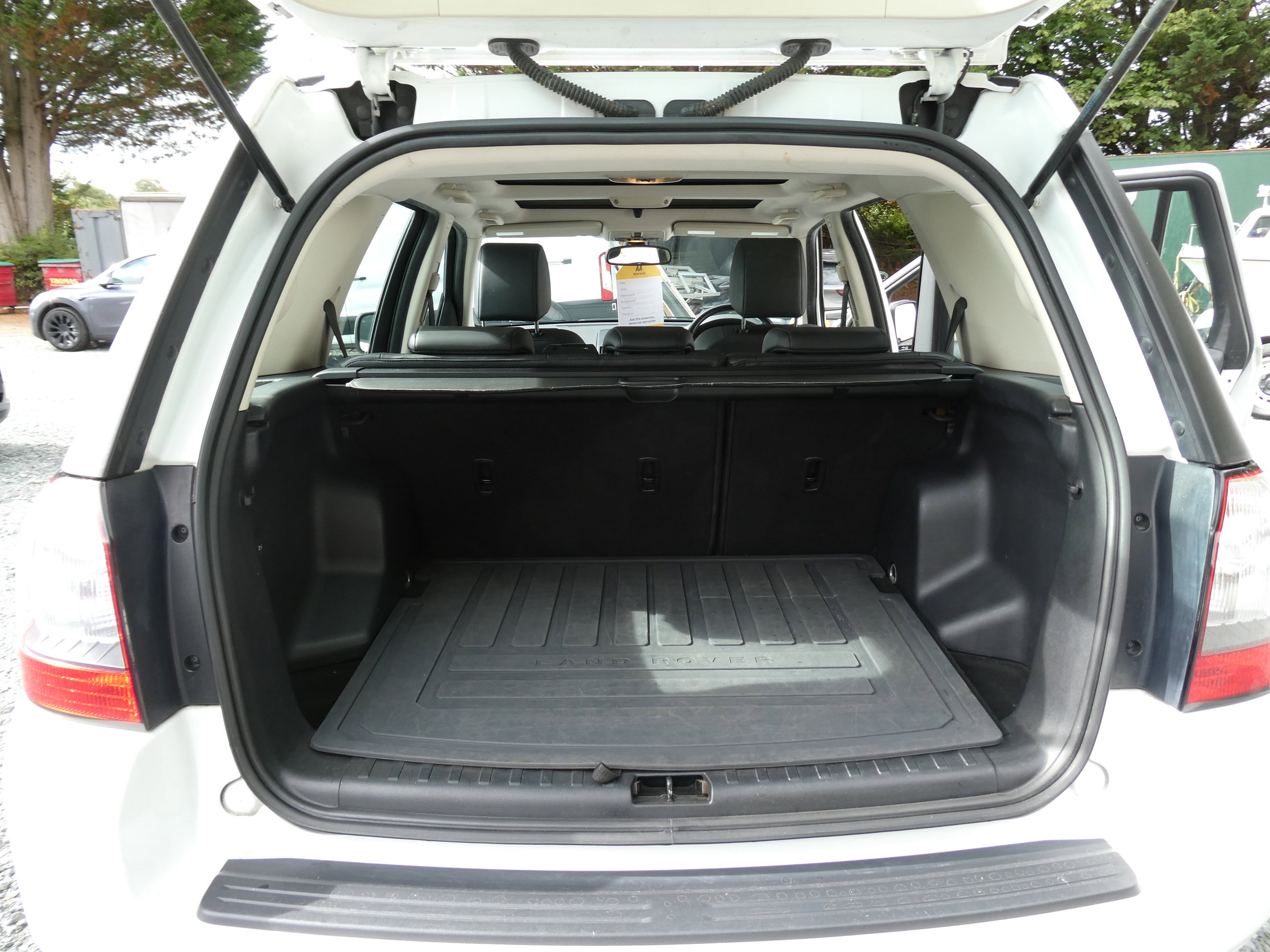 Land Rover Freelander 2 2.2 SD4 HSE SUV 5dr Diesel CommandShift 4WD Euro 5 (190 ps) 5dr Automatic 2012