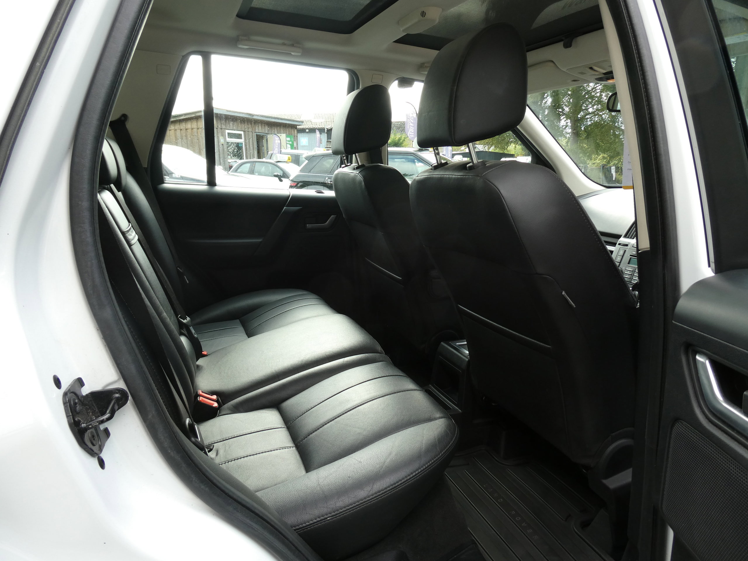 Land Rover Freelander 2 2.2 SD4 HSE SUV 5dr Diesel CommandShift 4WD Euro 5 (190 ps) 5dr Automatic 2012