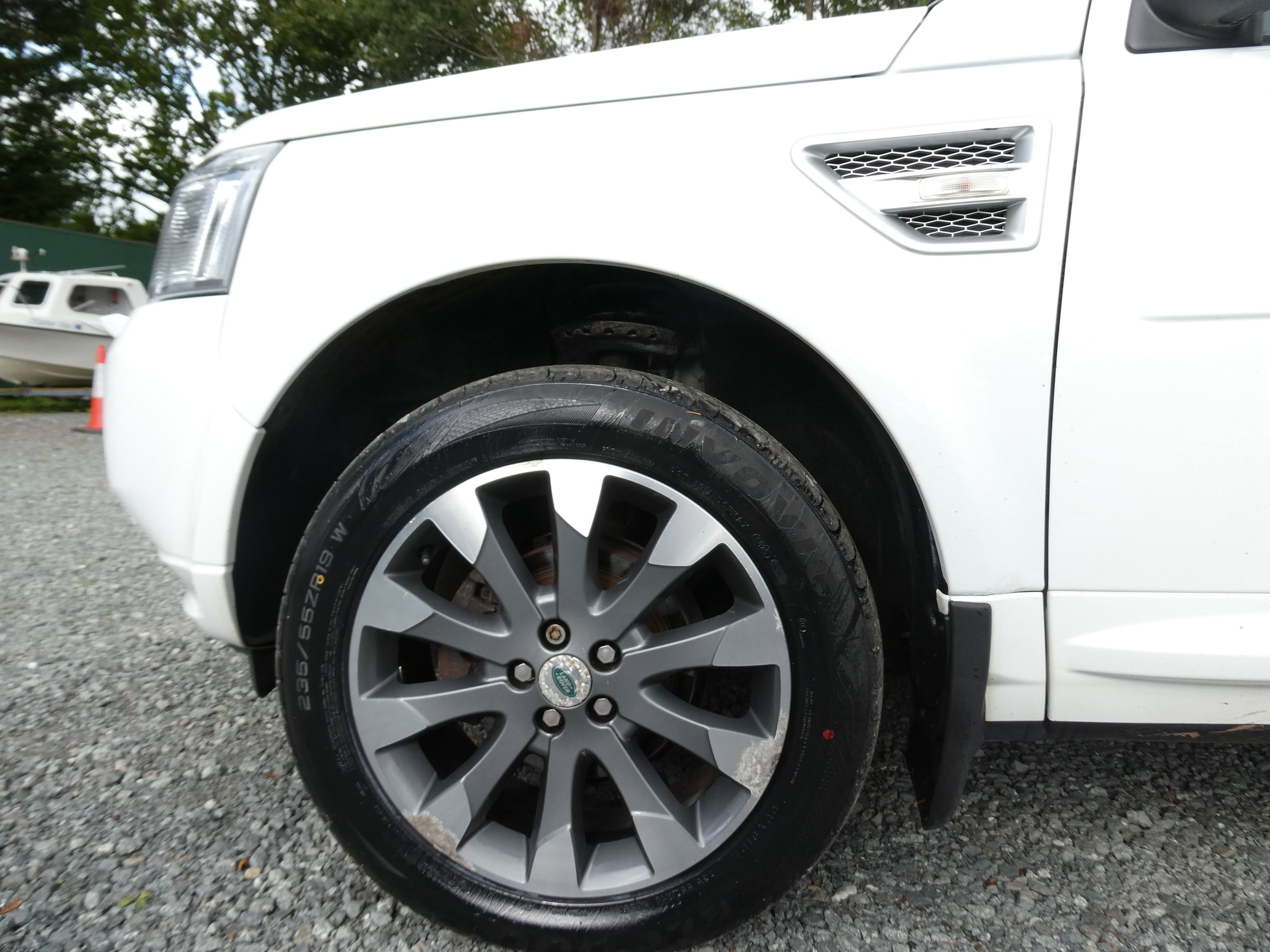 Land Rover Freelander 2 2.2 SD4 HSE SUV 5dr Diesel CommandShift 4WD Euro 5 (190 ps) 5dr Automatic 2012