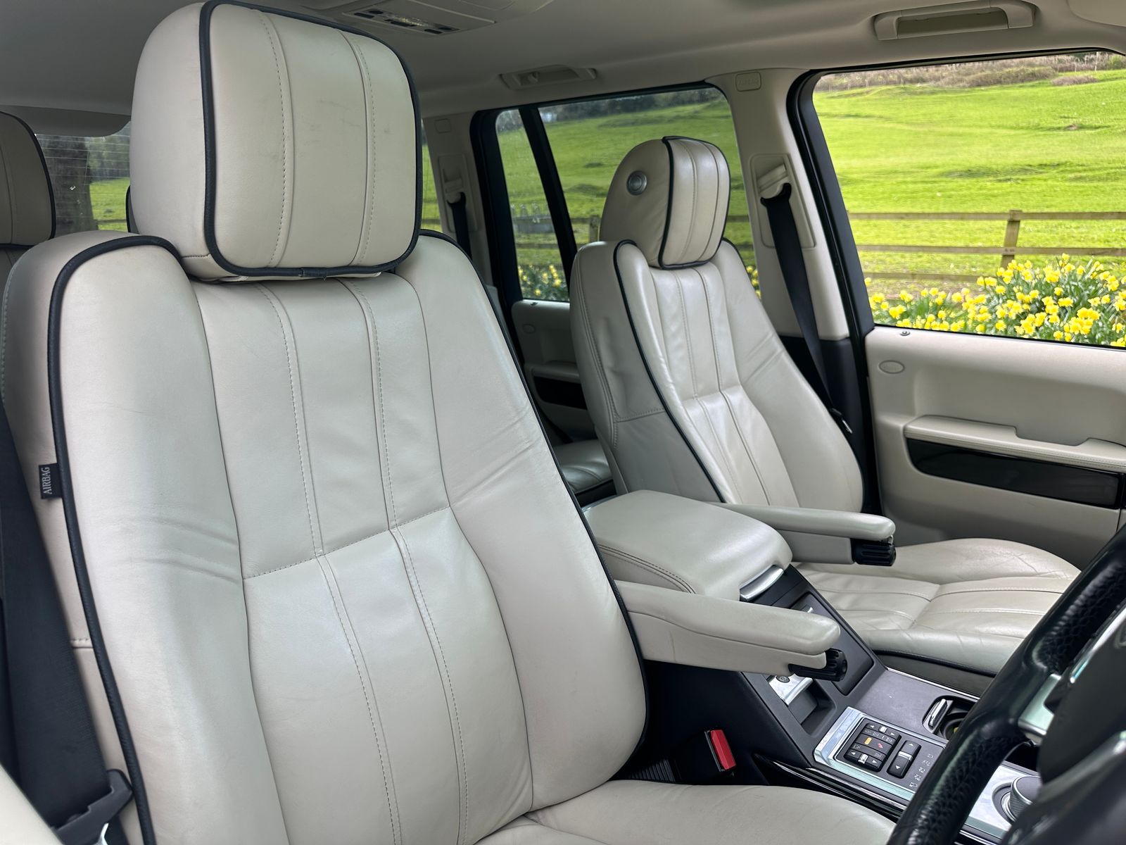 Land Rover Range Rover 4.4 TD V8 Vogue SUV 5dr Diesel Auto 4WD Euro 5 (313 bhp) 5dr Automatic 2026