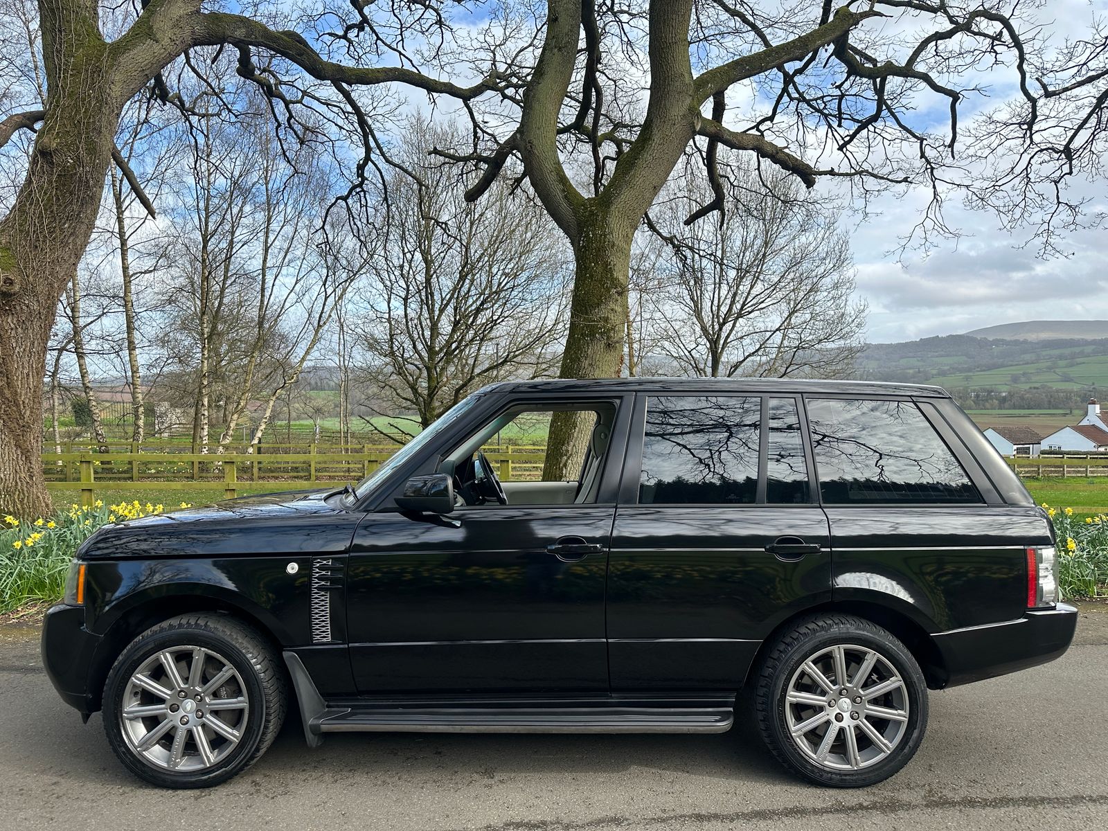 Land Rover Range Rover 4.4 TD V8 Vogue SUV 5dr Diesel Auto 4WD Euro 5 (313 bhp) 5dr Automatic 2026