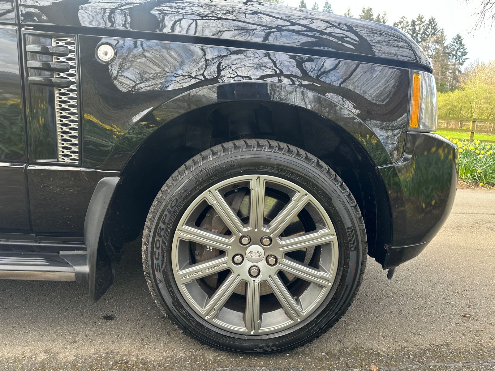 Land Rover Range Rover 4.4 TD V8 Vogue SUV 5dr Diesel Auto 4WD Euro 5 (313 bhp) 5dr Automatic 2026