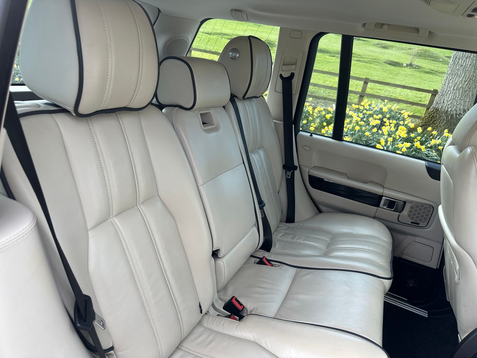 Land Rover Range Rover 4.4 TD V8 Vogue SUV 5dr Diesel Auto 4WD Euro 5 (313 bhp) 5dr Automatic 2026