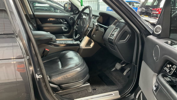 Land Rover Range Rover 4.4 SD V8 Autobiography SUV 5dr Diesel Auto 4WD Euro 6 (s/s) (339 ps) 5dr Automatic 2018
