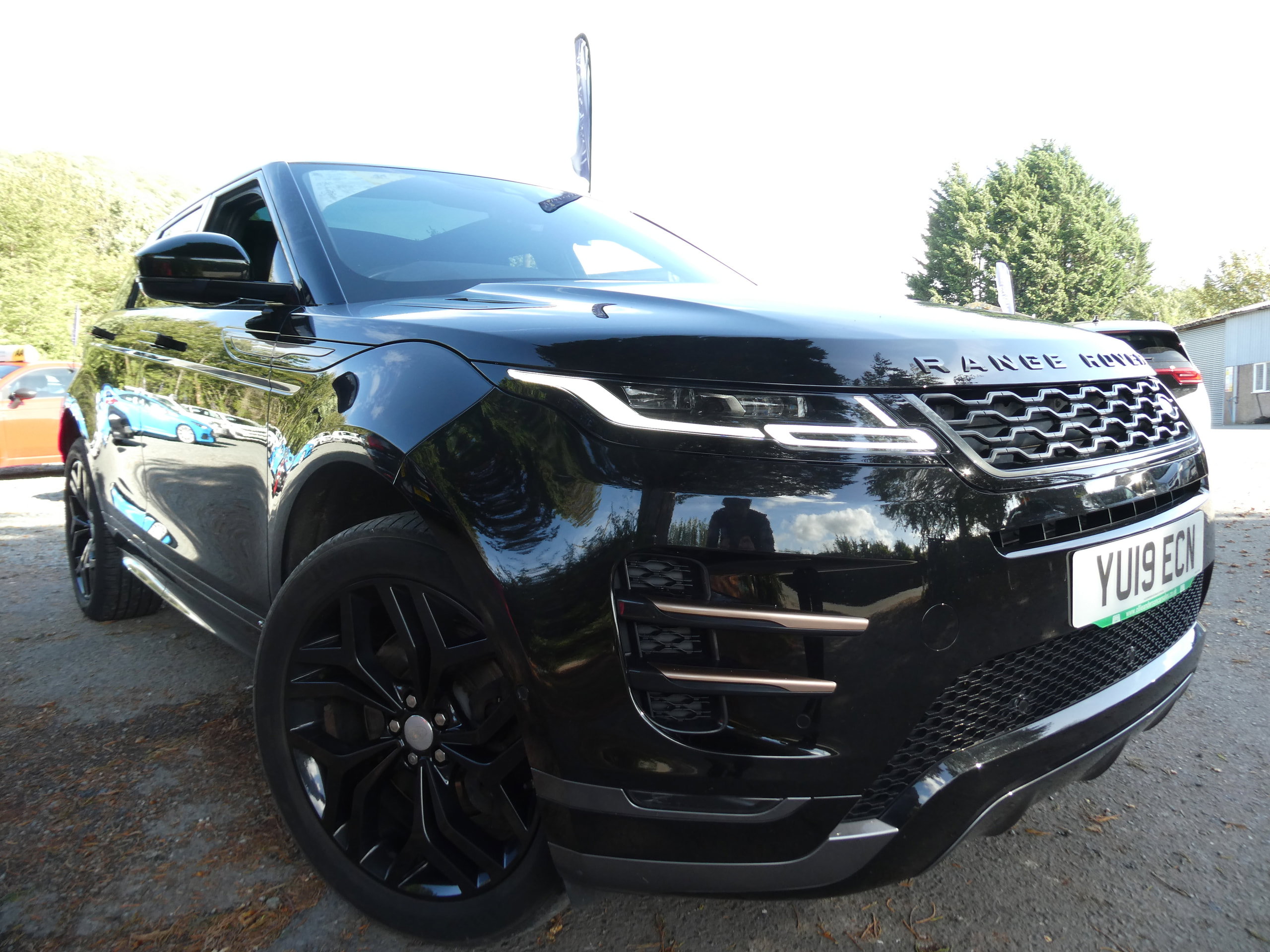 Land Rover Range Rover Evoque 2.0 D180 R-Dynamic SE SUV 5dr Diesel Auto 4WD Euro 6 (s/s) (180 ps) 5dr Automatic 2019