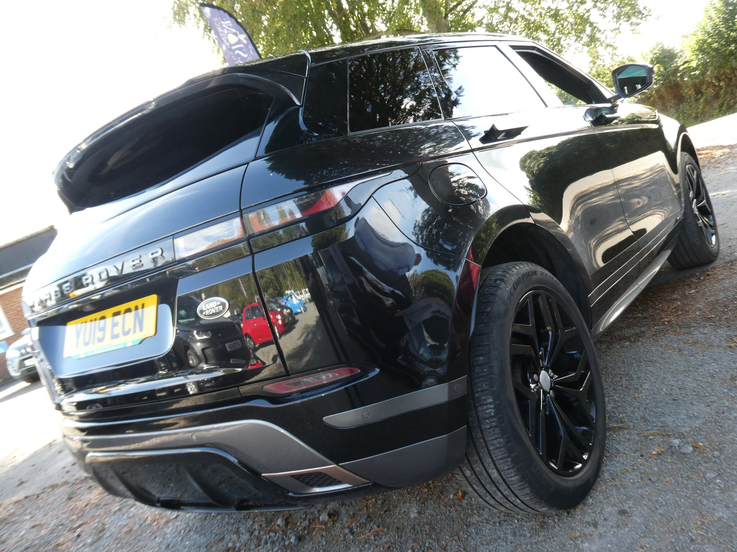 Land Rover Range Rover Evoque 2.0 D180 R-Dynamic SE SUV 5dr Diesel Auto 4WD Euro 6 (s/s) (180 ps) 5dr Automatic 2019